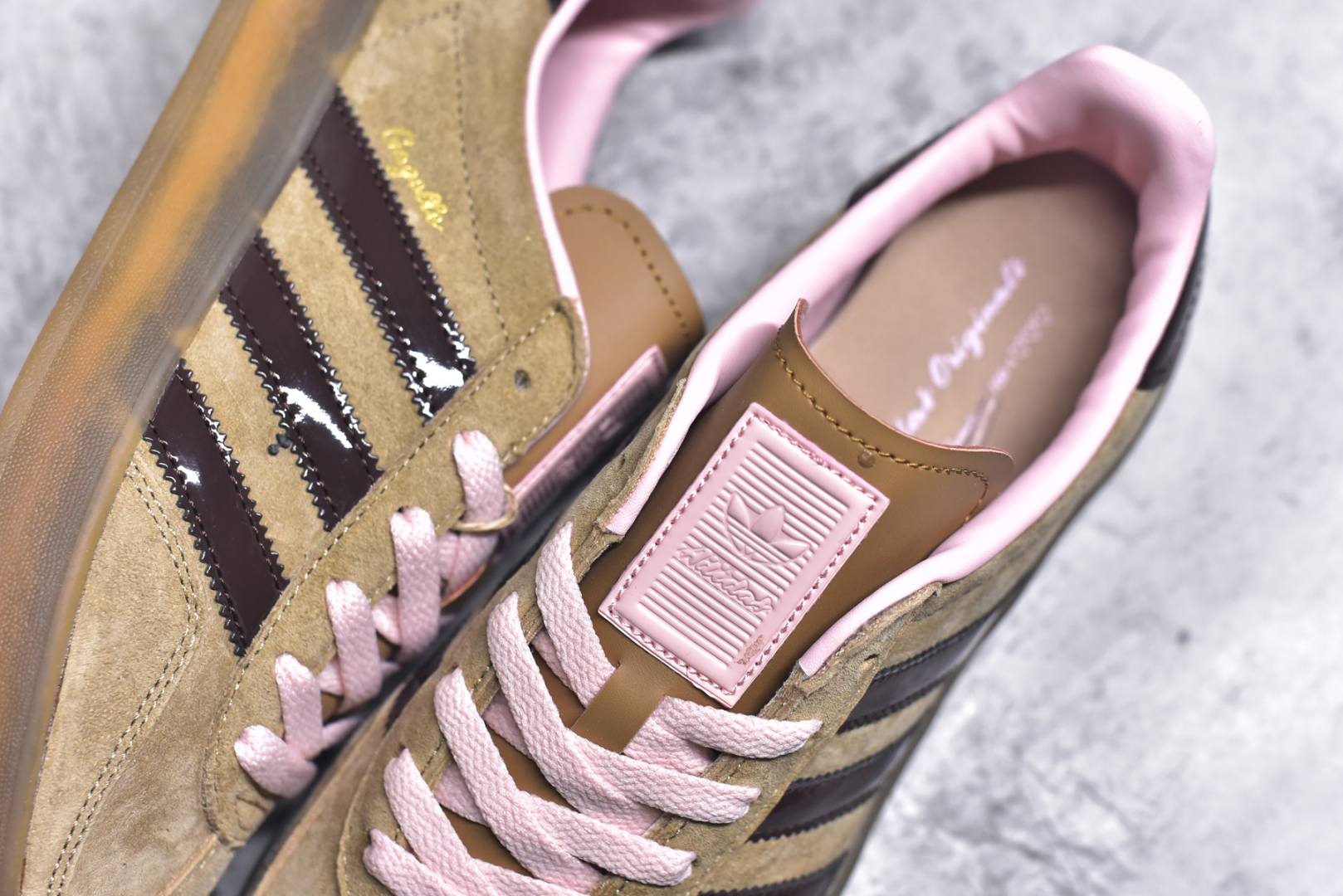 图片[9]-#AD Gazelle Indoor Trainers 羚羊内训系列低帮复古百搭休闲运动德训风板鞋 JR8028 90年代经典的复刻版！自60年代以足球训练鞋面世以来,Gazelle就以其经典设计席卷全球。1991年版本的复刻,再造经典Gazelle。采用皮革打造,搭配浊色细节,让这款经典更加简约。尺码：36 36⅔ 37⅓ 38 38⅔ 39⅓ 40 40⅔ 41⅓ 42 42⅔ 43⅓ 44 45-选品中心