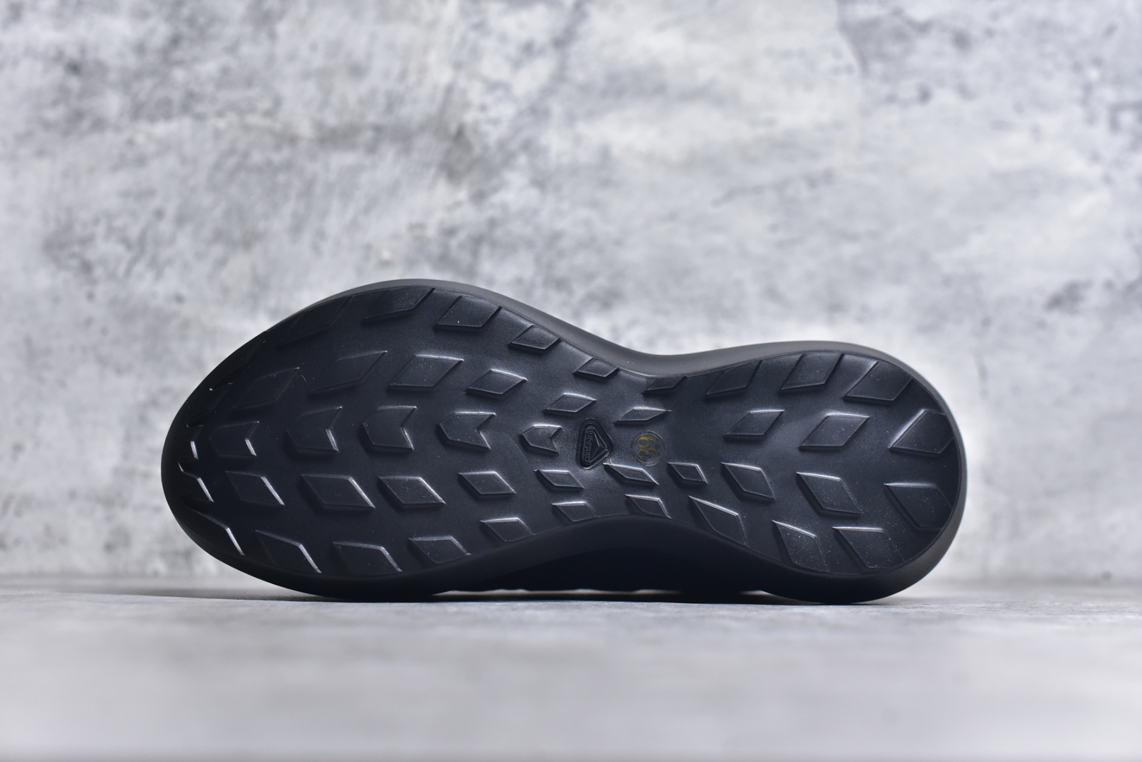 图片[6]-#Comme des Garçons x SALOMON SR811 Leather Platform CDG联名萨洛蒙防滑耐磨低帮运动休闲鞋老爹鞋 纯原外贸平台特供订单 全套原纸板楦头开发 原厂特供网布配套加持 确保原汁原味 完美呈现版型 原档数据独家私模大底 原装Ortholite轻量化鞋垫 中底布带钢印编号 原厂TPU锁扣 进口港宝加持 后跟自然饱满 还原公司包裹性 穿着者可以轻松驾驭户外与通勤下的任何运动生活场景 无缝鞋身户外随意纵横 颜值与脚感兼备 出街通勤 绝对非常吸睛 你值得拥有 尺码：36 36.5 37.5 38 38.5 39 40-选品中心