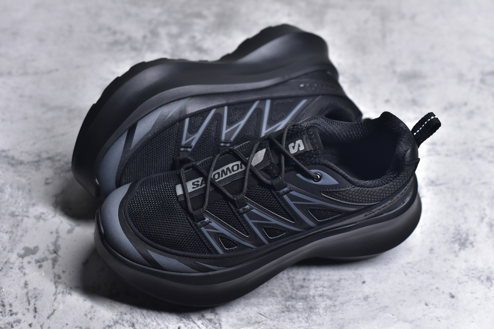 图片[7]-#Comme des Garçons x SALOMON SR811 Leather Platform CDG联名萨洛蒙防滑耐磨低帮运动休闲鞋老爹鞋 纯原外贸平台特供订单 全套原纸板楦头开发 原厂特供网布配套加持 确保原汁原味 完美呈现版型 原档数据独家私模大底 原装Ortholite轻量化鞋垫 中底布带钢印编号 原厂TPU锁扣 进口港宝加持 后跟自然饱满 还原公司包裹性 穿着者可以轻松驾驭户外与通勤下的任何运动生活场景 无缝鞋身户外随意纵横 颜值与脚感兼备 出街通勤 绝对非常吸睛 你值得拥有 尺码：36 36.5 37.5 38 38.5 39 40-选品中心