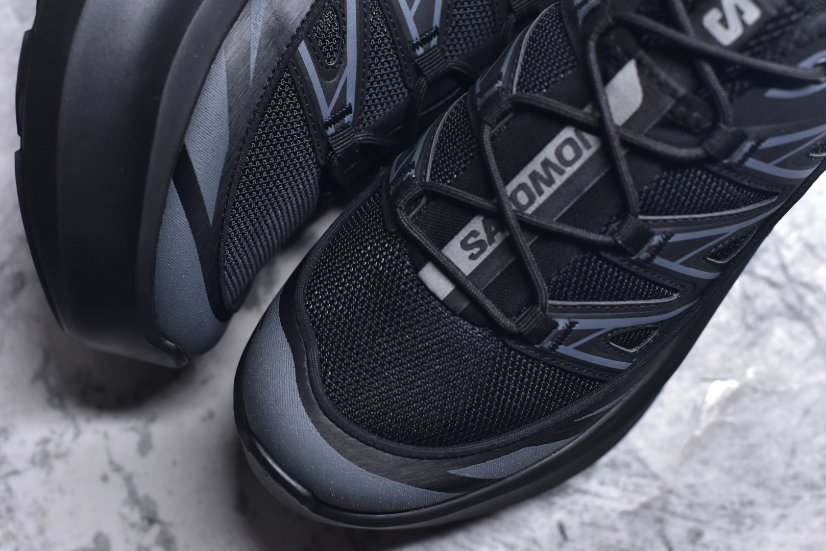 图片[8]-#Comme des Garçons x SALOMON SR811 Leather Platform CDG联名萨洛蒙防滑耐磨低帮运动休闲鞋老爹鞋 纯原外贸平台特供订单 全套原纸板楦头开发 原厂特供网布配套加持 确保原汁原味 完美呈现版型 原档数据独家私模大底 原装Ortholite轻量化鞋垫 中底布带钢印编号 原厂TPU锁扣 进口港宝加持 后跟自然饱满 还原公司包裹性 穿着者可以轻松驾驭户外与通勤下的任何运动生活场景 无缝鞋身户外随意纵横 颜值与脚感兼备 出街通勤 绝对非常吸睛 你值得拥有 尺码：36 36.5 37.5 38 38.5 39 40-选品中心