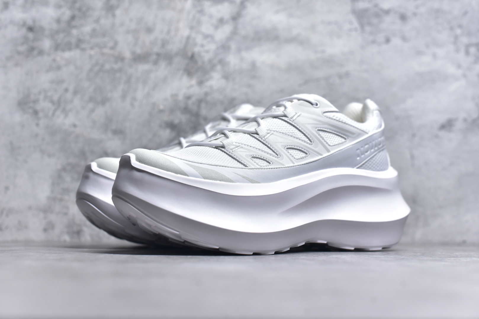 图片[2]-#Comme des Garçons x SALOMON SR811 Leather Platform CDG联名萨洛蒙防滑耐磨低帮运动休闲鞋老爹鞋 纯原外贸平台特供订单 全套原纸板楦头开发 原厂特供网布配套加持 确保原汁原味 完美呈现版型 原档数据独家私模大底 原装Ortholite轻量化鞋垫 中底布带钢印编号 原厂TPU锁扣 进口港宝加持 后跟自然饱满 还原公司包裹性 穿着者可以轻松驾驭户外与通勤下的任何运动生活场景 无缝鞋身户外随意纵横 颜值与脚感兼备 出街通勤 绝对非常吸睛 你值得拥有 尺码：36 36.5 37.5 38 38.5 39 40-选品中心