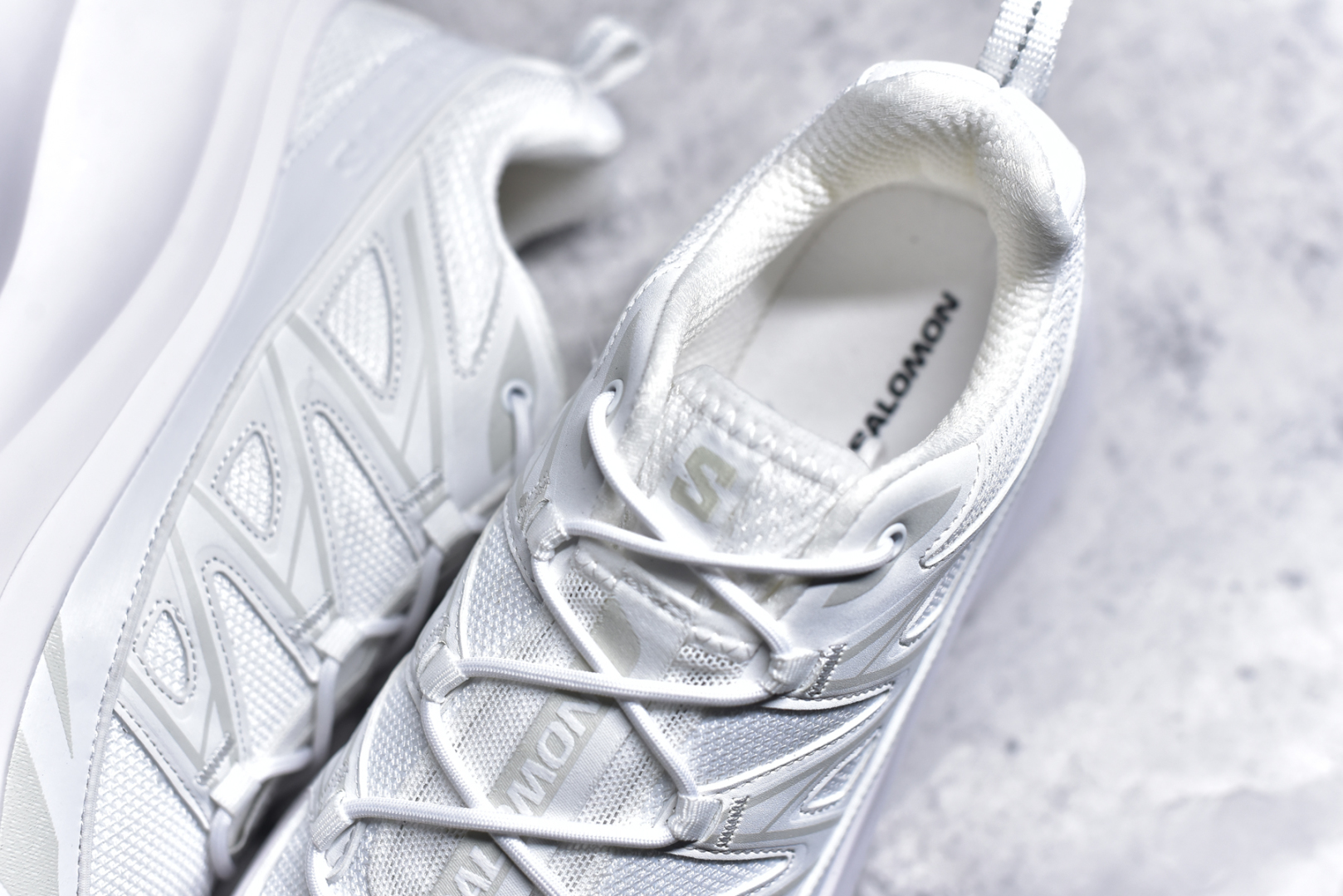 图片[9]-#Comme des Garçons x SALOMON SR811 Leather Platform CDG联名萨洛蒙防滑耐磨低帮运动休闲鞋老爹鞋 纯原外贸平台特供订单 全套原纸板楦头开发 原厂特供网布配套加持 确保原汁原味 完美呈现版型 原档数据独家私模大底 原装Ortholite轻量化鞋垫 中底布带钢印编号 原厂TPU锁扣 进口港宝加持 后跟自然饱满 还原公司包裹性 穿着者可以轻松驾驭户外与通勤下的任何运动生活场景 无缝鞋身户外随意纵横 颜值与脚感兼备 出街通勤 绝对非常吸睛 你值得拥有 尺码：36 36.5 37.5 38 38.5 39 40-选品中心