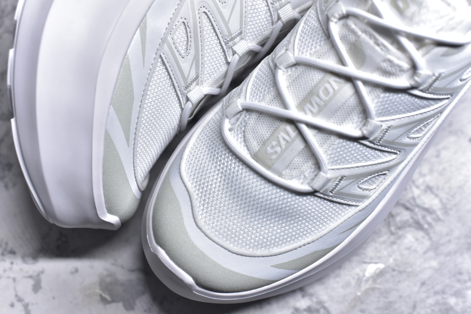 图片[8]-#Comme des Garçons x SALOMON SR811 Leather Platform CDG联名萨洛蒙防滑耐磨低帮运动休闲鞋老爹鞋 纯原外贸平台特供订单 全套原纸板楦头开发 原厂特供网布配套加持 确保原汁原味 完美呈现版型 原档数据独家私模大底 原装Ortholite轻量化鞋垫 中底布带钢印编号 原厂TPU锁扣 进口港宝加持 后跟自然饱满 还原公司包裹性 穿着者可以轻松驾驭户外与通勤下的任何运动生活场景 无缝鞋身户外随意纵横 颜值与脚感兼备 出街通勤 绝对非常吸睛 你值得拥有 尺码：36 36.5 37.5 38 38.5 39 40-选品中心