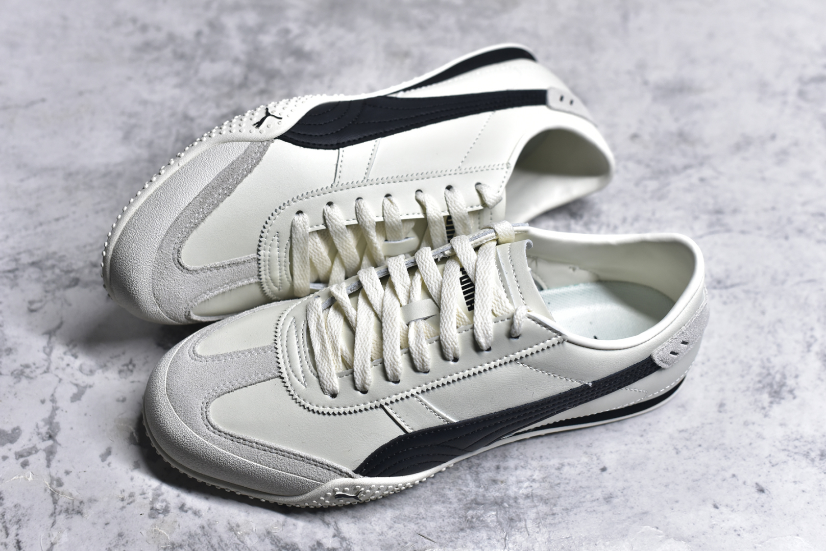 图片[7]-#【纯原M版】Puma Bella UT Leather 彪马薄底系列 复古运动休闲跑鞋 升级版本 细节材料全方位 鞋面设计轻量透气 提供了舒适性和穿着感受 柔软内里材质 穿着更加舒适 橡胶鞋底提供持久的牵引力 货号： 402186 06 尺码： 36 36.5 37.5 38 38.5 39 40 40.5 41 42 42.5 43 44 45-选品中心