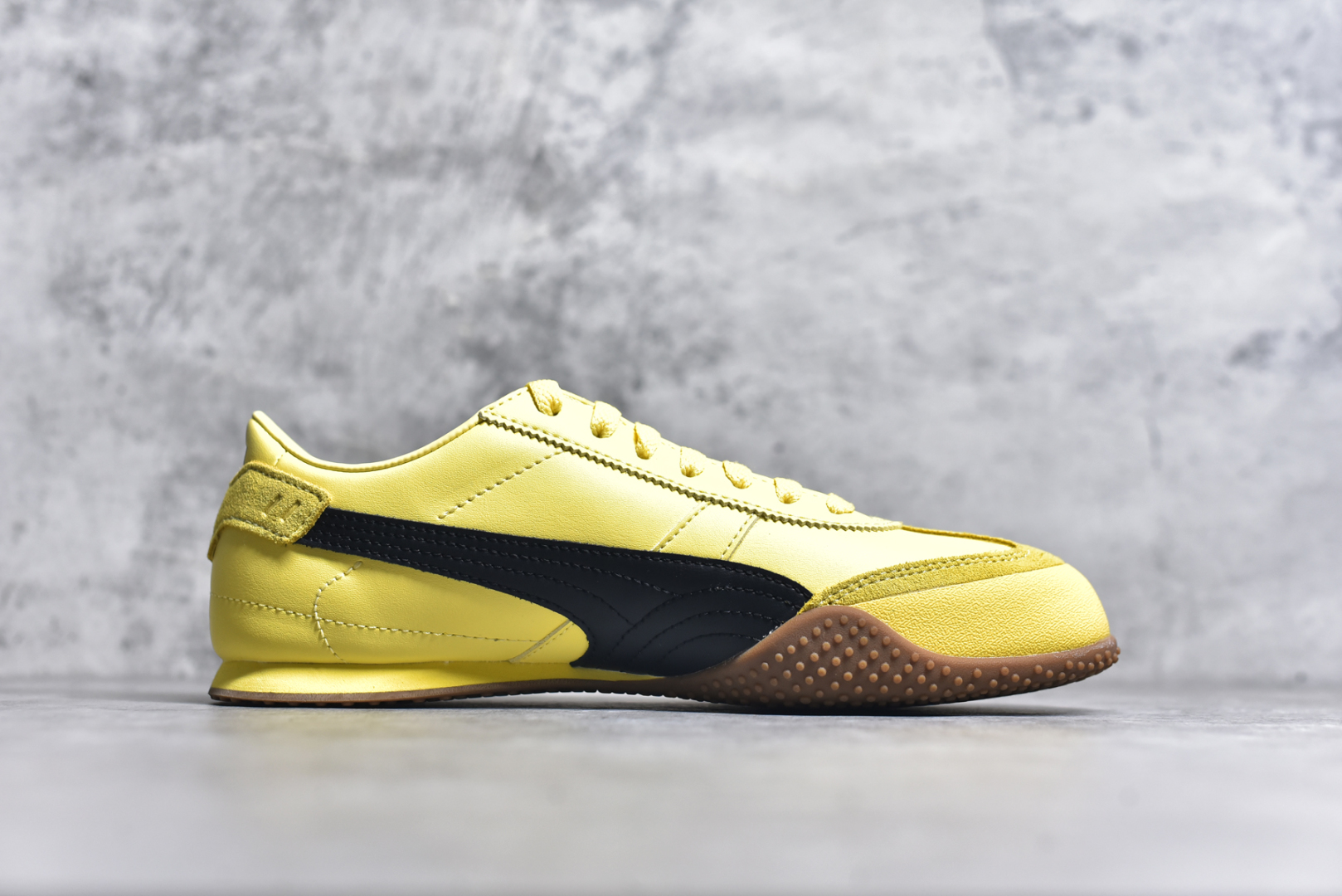 图片[3]-#【纯原M版】Puma Bella UT Leather 彪马薄底系列 复古运动休闲跑鞋 升级版本 细节材料全方位 鞋面设计轻量透气 提供了舒适性和穿着感受 柔软内里材质 穿着更加舒适 橡胶鞋底提供持久的牵引力 货号： 402186 05 尺码： 36 36.5 37.5 38 38.5 39 40 40.5 41 42 42.5 43 44 45-选品中心