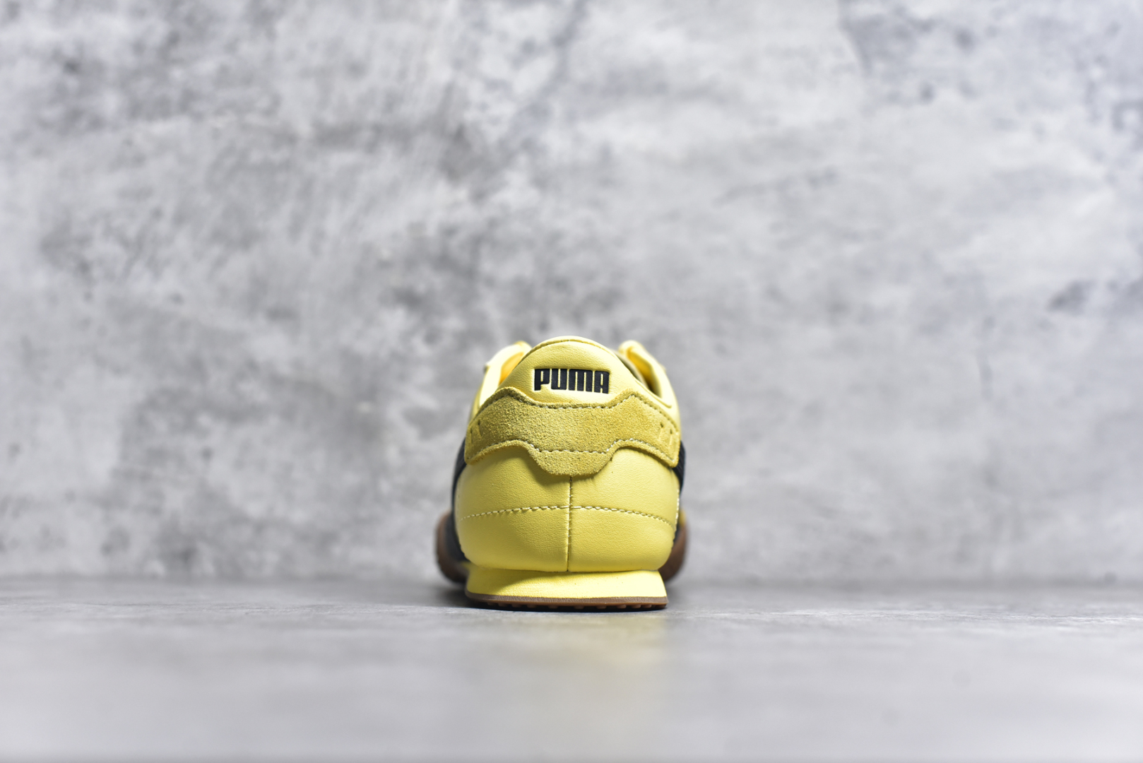 图片[5]-#【纯原M版】Puma Bella UT Leather 彪马薄底系列 复古运动休闲跑鞋 升级版本 细节材料全方位 鞋面设计轻量透气 提供了舒适性和穿着感受 柔软内里材质 穿着更加舒适 橡胶鞋底提供持久的牵引力 货号： 402186 05 尺码： 36 36.5 37.5 38 38.5 39 40 40.5 41 42 42.5 43 44 45-选品中心