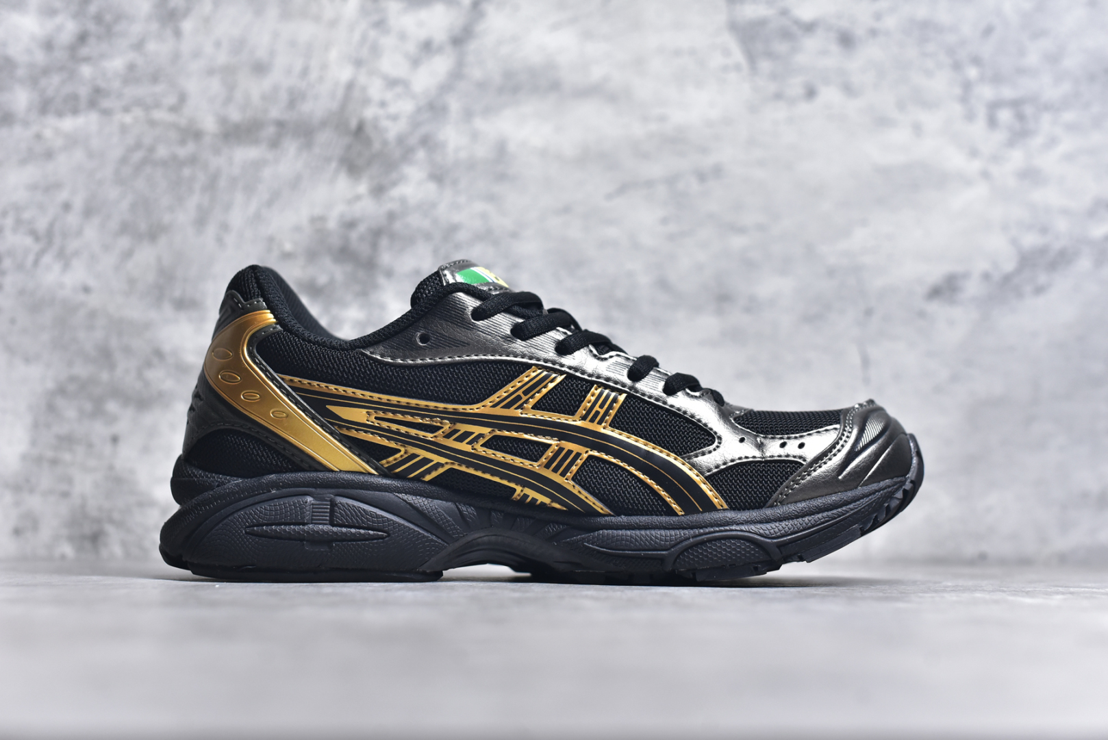 图片[3]-#ASICS GEL-KAYANO 14 亚瑟士K14系列户外复古潮流百搭织物合成革缓震休闲跑步鞋 原装纸板楦头开发 独家私模五层组合大底 原厂定制缓震硅胶加持 原盒原配 官方四联吊牌 原装Ortholite轻量化鞋垫 设计师 Hidenori Yamashita 以「Flash」一词为灵感 创造出未来感金属色鞋面 改造升级内在性能 由内而外全面革新 为 GEL-KAYANO 家族传承及经典跑鞋文化的延续 创下里程碑式作品 K14跑鞋重新诠释了复古的跑步形状 并以其 2000 年代后期的美学理念重新铺装 银色与蓝色的鞋面极为高档 网面铺陈与鞋面、鞋头多处细节位增添了透气性 鞋后跟部中底上以及多密度耐磨鞋底增加了 GEL 缓震胶 提供高抗冲击性、缓冲性、可保护脚部免受地面冲击的影响 穿着舒适性十足 实拍调校N版已经零色差零失真 百分百还原实物色彩所见即所得 不存在货不对板色差等低级问题 选购参考实物拍摄 不混卖不参货 只用心做好货严格选品 承诺混一赔十 尺码：36 36.5 37.5 38 38.5 39 40 40.5 41 42 42.5 43 44 44.5 45-选品中心