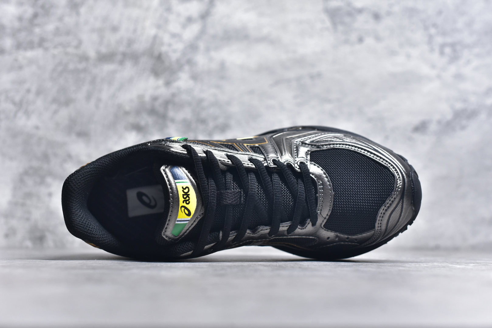 图片[4]-#ASICS GEL-KAYANO 14 亚瑟士K14系列户外复古潮流百搭织物合成革缓震休闲跑步鞋 原装纸板楦头开发 独家私模五层组合大底 原厂定制缓震硅胶加持 原盒原配 官方四联吊牌 原装Ortholite轻量化鞋垫 设计师 Hidenori Yamashita 以「Flash」一词为灵感 创造出未来感金属色鞋面 改造升级内在性能 由内而外全面革新 为 GEL-KAYANO 家族传承及经典跑鞋文化的延续 创下里程碑式作品 K14跑鞋重新诠释了复古的跑步形状 并以其 2000 年代后期的美学理念重新铺装 银色与蓝色的鞋面极为高档 网面铺陈与鞋面、鞋头多处细节位增添了透气性 鞋后跟部中底上以及多密度耐磨鞋底增加了 GEL 缓震胶 提供高抗冲击性、缓冲性、可保护脚部免受地面冲击的影响 穿着舒适性十足 实拍调校N版已经零色差零失真 百分百还原实物色彩所见即所得 不存在货不对板色差等低级问题 选购参考实物拍摄 不混卖不参货 只用心做好货严格选品 承诺混一赔十 尺码：36 36.5 37.5 38 38.5 39 40 40.5 41 42 42.5 43 44 44.5 45-选品中心