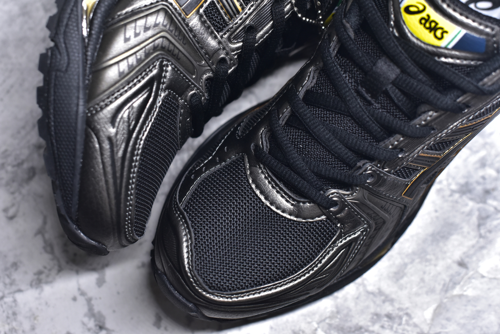 图片[8]-#ASICS GEL-KAYANO 14 亚瑟士K14系列户外复古潮流百搭织物合成革缓震休闲跑步鞋 原装纸板楦头开发 独家私模五层组合大底 原厂定制缓震硅胶加持 原盒原配 官方四联吊牌 原装Ortholite轻量化鞋垫 设计师 Hidenori Yamashita 以「Flash」一词为灵感 创造出未来感金属色鞋面 改造升级内在性能 由内而外全面革新 为 GEL-KAYANO 家族传承及经典跑鞋文化的延续 创下里程碑式作品 K14跑鞋重新诠释了复古的跑步形状 并以其 2000 年代后期的美学理念重新铺装 银色与蓝色的鞋面极为高档 网面铺陈与鞋面、鞋头多处细节位增添了透气性 鞋后跟部中底上以及多密度耐磨鞋底增加了 GEL 缓震胶 提供高抗冲击性、缓冲性、可保护脚部免受地面冲击的影响 穿着舒适性十足 实拍调校N版已经零色差零失真 百分百还原实物色彩所见即所得 不存在货不对板色差等低级问题 选购参考实物拍摄 不混卖不参货 只用心做好货严格选品 承诺混一赔十 尺码：36 36.5 37.5 38 38.5 39 40 40.5 41 42 42.5 43 44 44.5 45-选品中心