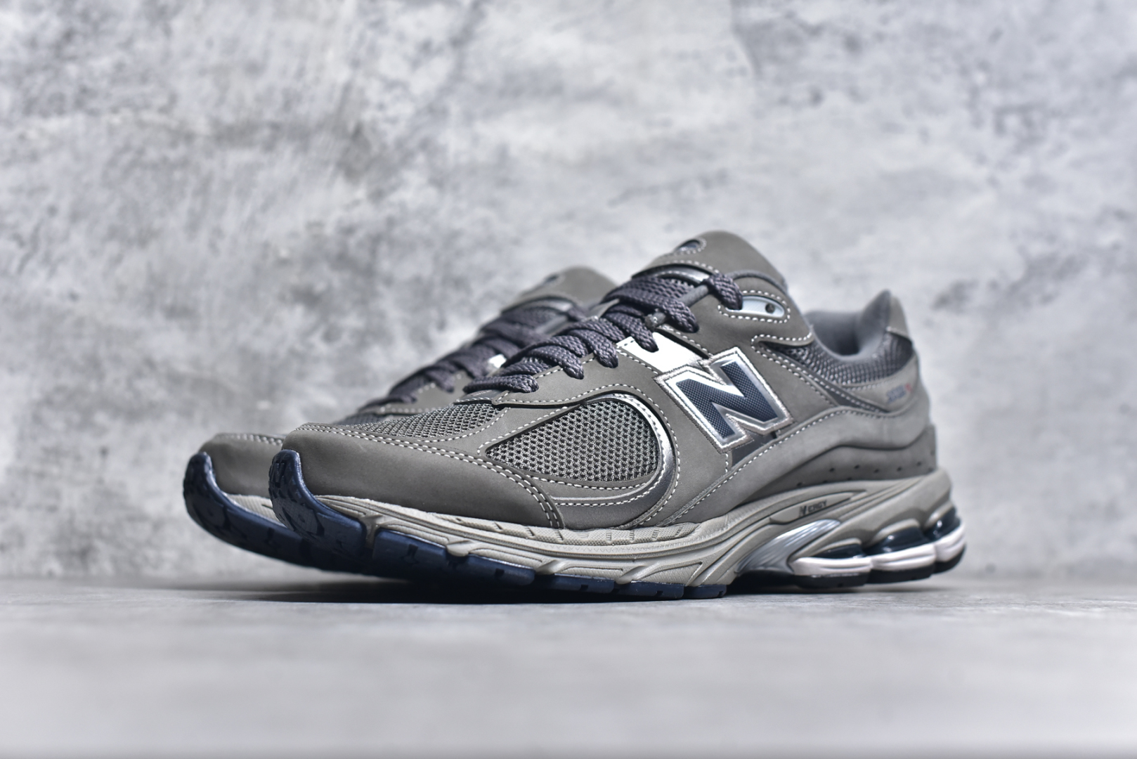 图片[2]-#＃M纯原 New Balance ML2002RA 经典灰 NB新百伦潮流复古织物皮革减震防滑耐磨轻便低帮跑步鞋 原档数据独立私模大底 唯一正确六层组合大底 RB前软后硬 百分百还原原鞋脚感 基于市场现有版本全新升级调整 NB市场最强产物 全网最全配色加持 全套原楦原纸板原厂数据开发 全鞋电脑针车加持 原厂网布 原装进口头层翻毛皮料正确绒感卡色 正确中底拉帮中底网布细节 一比一手工擦旧效果 冲裁组合 匠心打造 耗时两个月开发完成 工艺极其复杂难度可想而知 高端零售专供产物 尺码：35.5 36 37 37.5 38 38.5 39.5 40 40.5 41.5 42 42.5 43 44 44.5 45 45.5 46.5 47 47.5-选品中心