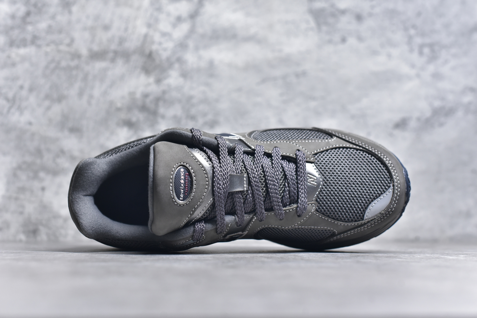 图片[4]-#＃M纯原 New Balance ML2002RA 经典灰 NB新百伦潮流复古织物皮革减震防滑耐磨轻便低帮跑步鞋 原档数据独立私模大底 唯一正确六层组合大底 RB前软后硬 百分百还原原鞋脚感 基于市场现有版本全新升级调整 NB市场最强产物 全网最全配色加持 全套原楦原纸板原厂数据开发 全鞋电脑针车加持 原厂网布 原装进口头层翻毛皮料正确绒感卡色 正确中底拉帮中底网布细节 一比一手工擦旧效果 冲裁组合 匠心打造 耗时两个月开发完成 工艺极其复杂难度可想而知 高端零售专供产物 尺码：35.5 36 37 37.5 38 38.5 39.5 40 40.5 41.5 42 42.5 43 44 44.5 45 45.5 46.5 47 47.5-选品中心