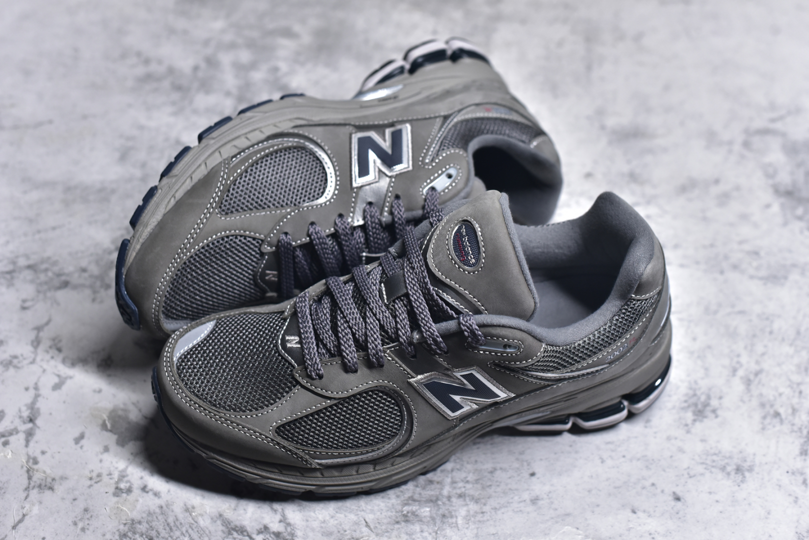 图片[7]-#＃M纯原 New Balance ML2002RA 经典灰 NB新百伦潮流复古织物皮革减震防滑耐磨轻便低帮跑步鞋 原档数据独立私模大底 唯一正确六层组合大底 RB前软后硬 百分百还原原鞋脚感 基于市场现有版本全新升级调整 NB市场最强产物 全网最全配色加持 全套原楦原纸板原厂数据开发 全鞋电脑针车加持 原厂网布 原装进口头层翻毛皮料正确绒感卡色 正确中底拉帮中底网布细节 一比一手工擦旧效果 冲裁组合 匠心打造 耗时两个月开发完成 工艺极其复杂难度可想而知 高端零售专供产物 尺码：35.5 36 37 37.5 38 38.5 39.5 40 40.5 41.5 42 42.5 43 44 44.5 45 45.5 46.5 47 47.5-选品中心