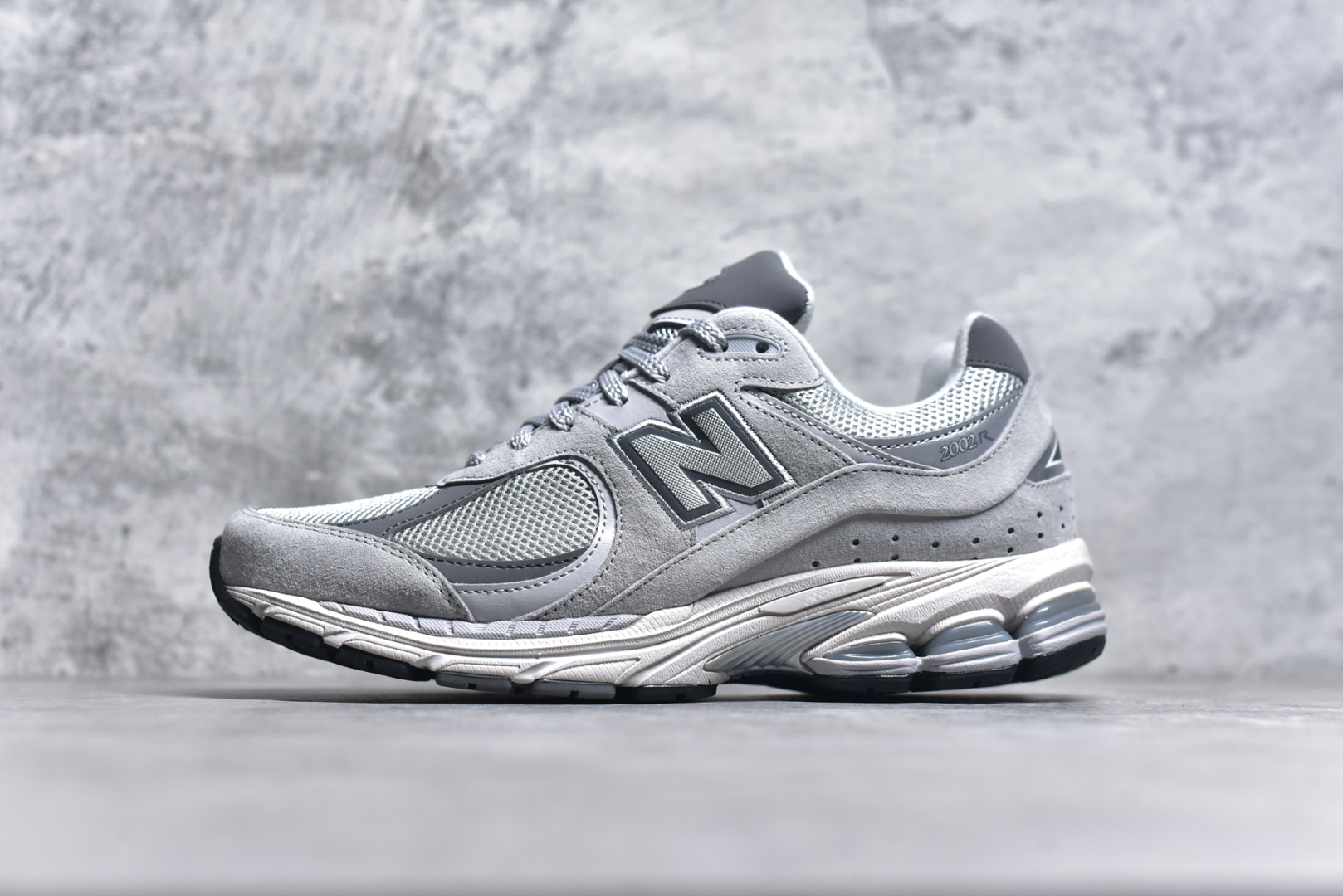 ＃M纯原 New Balance ML2002R0 云雾灰 NB新百伦潮流复古织物皮革减震防滑耐磨轻便低帮跑步鞋 原档数据独立私模大底 唯一正确六层组合大底 RB前软后硬 百分百还原原鞋脚感 基于市场现有版本全新升级调整 NB市场最强产物 全网最全配色加持 全套原楦原纸板原厂数据开发 全鞋电脑针车加持 原厂网布 原装进口头层翻毛皮料正确绒感卡色 正确中底拉帮中底网布细节 一比一手工擦旧效果 冲裁组合 匠心打造 耗时两个月开发完成 工艺极其复杂难度可想而知 高端零售专供产物 尺码：35.5 36 37 37.5 38 38.5 39.5 40 40.5 41.5 42 42.5 43 44 44.5 45 45.5 46.5 47 47.5-选品中心