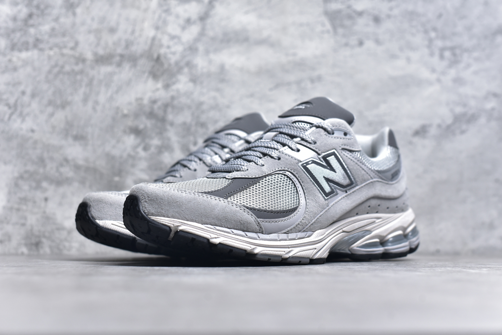 图片[2]-＃M纯原 New Balance ML2002R0 云雾灰 NB新百伦潮流复古织物皮革减震防滑耐磨轻便低帮跑步鞋 原档数据独立私模大底 唯一正确六层组合大底 RB前软后硬 百分百还原原鞋脚感 基于市场现有版本全新升级调整 NB市场最强产物 全网最全配色加持 全套原楦原纸板原厂数据开发 全鞋电脑针车加持 原厂网布 原装进口头层翻毛皮料正确绒感卡色 正确中底拉帮中底网布细节 一比一手工擦旧效果 冲裁组合 匠心打造 耗时两个月开发完成 工艺极其复杂难度可想而知 高端零售专供产物 尺码：35.5 36 37 37.5 38 38.5 39.5 40 40.5 41.5 42 42.5 43 44 44.5 45 45.5 46.5 47 47.5-选品中心