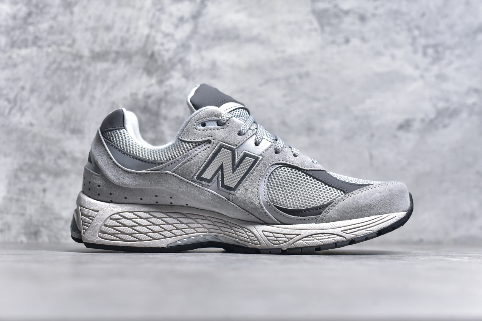 图片[3]-＃M纯原 New Balance ML2002R0 云雾灰 NB新百伦潮流复古织物皮革减震防滑耐磨轻便低帮跑步鞋 原档数据独立私模大底 唯一正确六层组合大底 RB前软后硬 百分百还原原鞋脚感 基于市场现有版本全新升级调整 NB市场最强产物 全网最全配色加持 全套原楦原纸板原厂数据开发 全鞋电脑针车加持 原厂网布 原装进口头层翻毛皮料正确绒感卡色 正确中底拉帮中底网布细节 一比一手工擦旧效果 冲裁组合 匠心打造 耗时两个月开发完成 工艺极其复杂难度可想而知 高端零售专供产物 尺码：35.5 36 37 37.5 38 38.5 39.5 40 40.5 41.5 42 42.5 43 44 44.5 45 45.5 46.5 47 47.5-选品中心