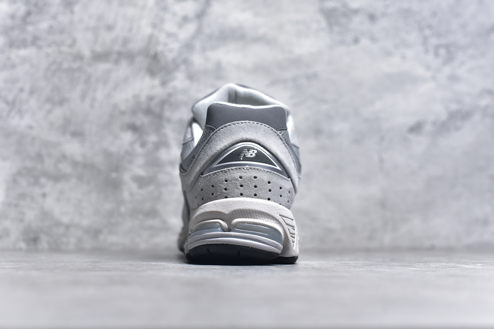 图片[5]-＃M纯原 New Balance ML2002R0 云雾灰 NB新百伦潮流复古织物皮革减震防滑耐磨轻便低帮跑步鞋 原档数据独立私模大底 唯一正确六层组合大底 RB前软后硬 百分百还原原鞋脚感 基于市场现有版本全新升级调整 NB市场最强产物 全网最全配色加持 全套原楦原纸板原厂数据开发 全鞋电脑针车加持 原厂网布 原装进口头层翻毛皮料正确绒感卡色 正确中底拉帮中底网布细节 一比一手工擦旧效果 冲裁组合 匠心打造 耗时两个月开发完成 工艺极其复杂难度可想而知 高端零售专供产物 尺码：35.5 36 37 37.5 38 38.5 39.5 40 40.5 41.5 42 42.5 43 44 44.5 45 45.5 46.5 47 47.5-选品中心