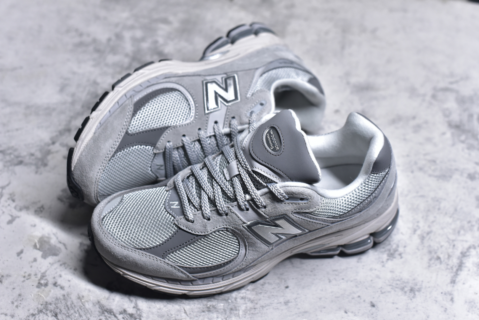 图片[7]-＃M纯原 New Balance ML2002R0 云雾灰 NB新百伦潮流复古织物皮革减震防滑耐磨轻便低帮跑步鞋 原档数据独立私模大底 唯一正确六层组合大底 RB前软后硬 百分百还原原鞋脚感 基于市场现有版本全新升级调整 NB市场最强产物 全网最全配色加持 全套原楦原纸板原厂数据开发 全鞋电脑针车加持 原厂网布 原装进口头层翻毛皮料正确绒感卡色 正确中底拉帮中底网布细节 一比一手工擦旧效果 冲裁组合 匠心打造 耗时两个月开发完成 工艺极其复杂难度可想而知 高端零售专供产物 尺码：35.5 36 37 37.5 38 38.5 39.5 40 40.5 41.5 42 42.5 43 44 44.5 45 45.5 46.5 47 47.5-选品中心