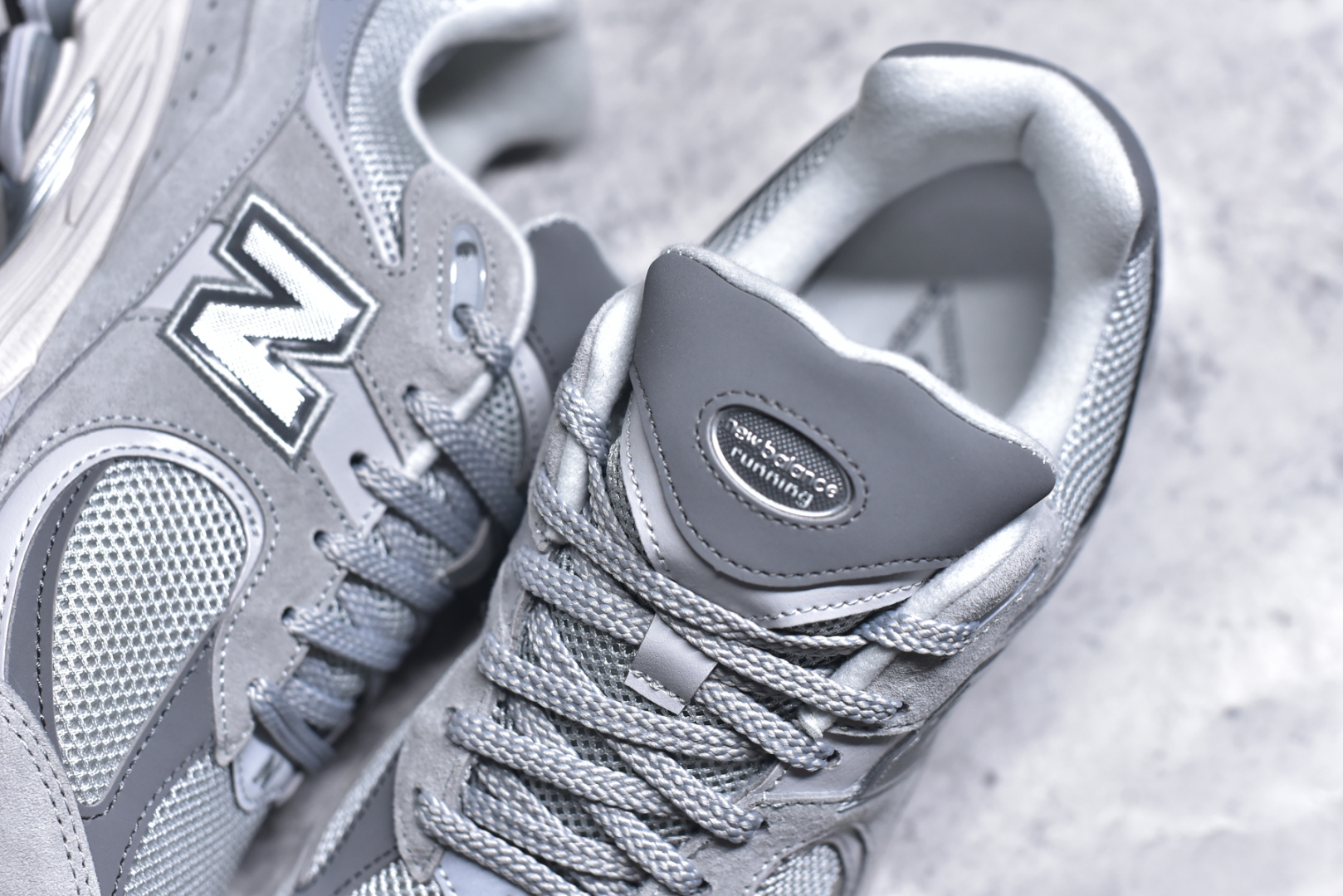 图片[9]-＃M纯原 New Balance ML2002R0 云雾灰 NB新百伦潮流复古织物皮革减震防滑耐磨轻便低帮跑步鞋 原档数据独立私模大底 唯一正确六层组合大底 RB前软后硬 百分百还原原鞋脚感 基于市场现有版本全新升级调整 NB市场最强产物 全网最全配色加持 全套原楦原纸板原厂数据开发 全鞋电脑针车加持 原厂网布 原装进口头层翻毛皮料正确绒感卡色 正确中底拉帮中底网布细节 一比一手工擦旧效果 冲裁组合 匠心打造 耗时两个月开发完成 工艺极其复杂难度可想而知 高端零售专供产物 尺码：35.5 36 37 37.5 38 38.5 39.5 40 40.5 41.5 42 42.5 43 44 44.5 45 45.5 46.5 47 47.5-选品中心