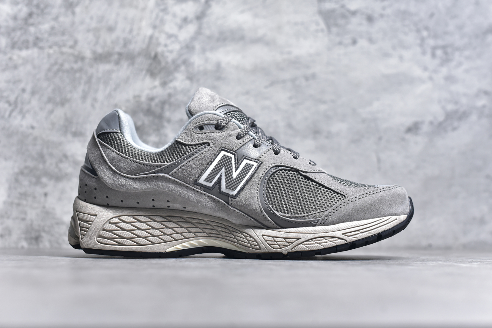 图片[3]-#M纯原 New Balance ML2002RC 元祖灰 NB新百伦潮流复古织物皮革减震防滑耐磨轻便低帮跑步鞋 原档数据独立私模大底 唯一正确六层组合大底 RB前软后硬 百分百还原原鞋脚感 基于市场现有版本全新升级调整 NB市场最强产物 全网最全配色加持 全套原楦原纸板原厂数据开发 全鞋电脑针车加持 原厂网布 原装进口头层翻毛皮料正确绒感卡色 正确中底拉帮中底网布细节 一比一手工擦旧效果 冲裁组合 匠心打造 耗时两个月开发完成 工艺极其复杂难度可想而知 高端零售专供产物 尺码：35.5 36 37 37.5 38 38.5 39.5 40 40.5 41.5 42 42.5 43 44 44.5 45 45.5 46.5 47 47.5-选品中心