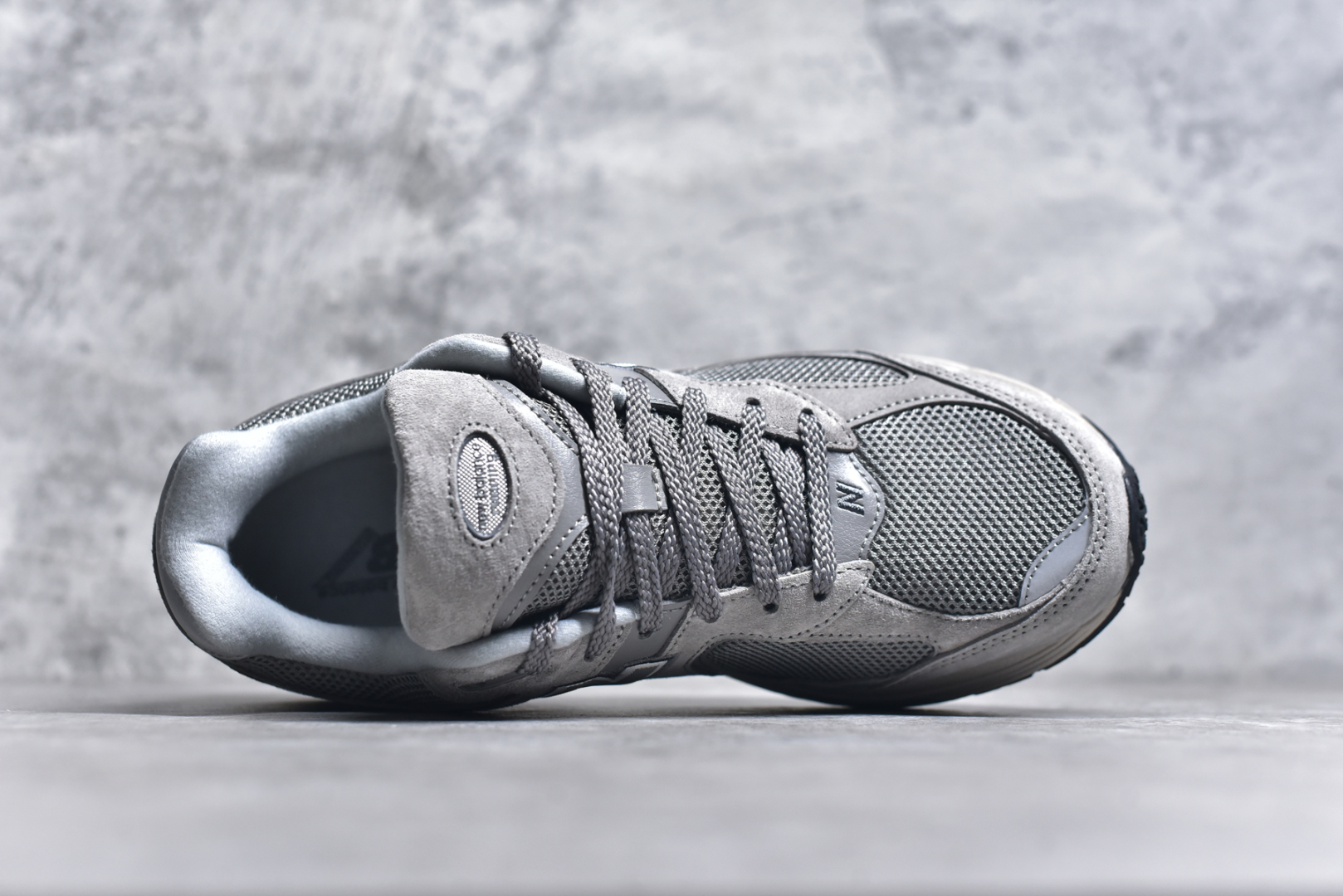 图片[4]-#M纯原 New Balance ML2002RC 元祖灰 NB新百伦潮流复古织物皮革减震防滑耐磨轻便低帮跑步鞋 原档数据独立私模大底 唯一正确六层组合大底 RB前软后硬 百分百还原原鞋脚感 基于市场现有版本全新升级调整 NB市场最强产物 全网最全配色加持 全套原楦原纸板原厂数据开发 全鞋电脑针车加持 原厂网布 原装进口头层翻毛皮料正确绒感卡色 正确中底拉帮中底网布细节 一比一手工擦旧效果 冲裁组合 匠心打造 耗时两个月开发完成 工艺极其复杂难度可想而知 高端零售专供产物 尺码：35.5 36 37 37.5 38 38.5 39.5 40 40.5 41.5 42 42.5 43 44 44.5 45 45.5 46.5 47 47.5-选品中心