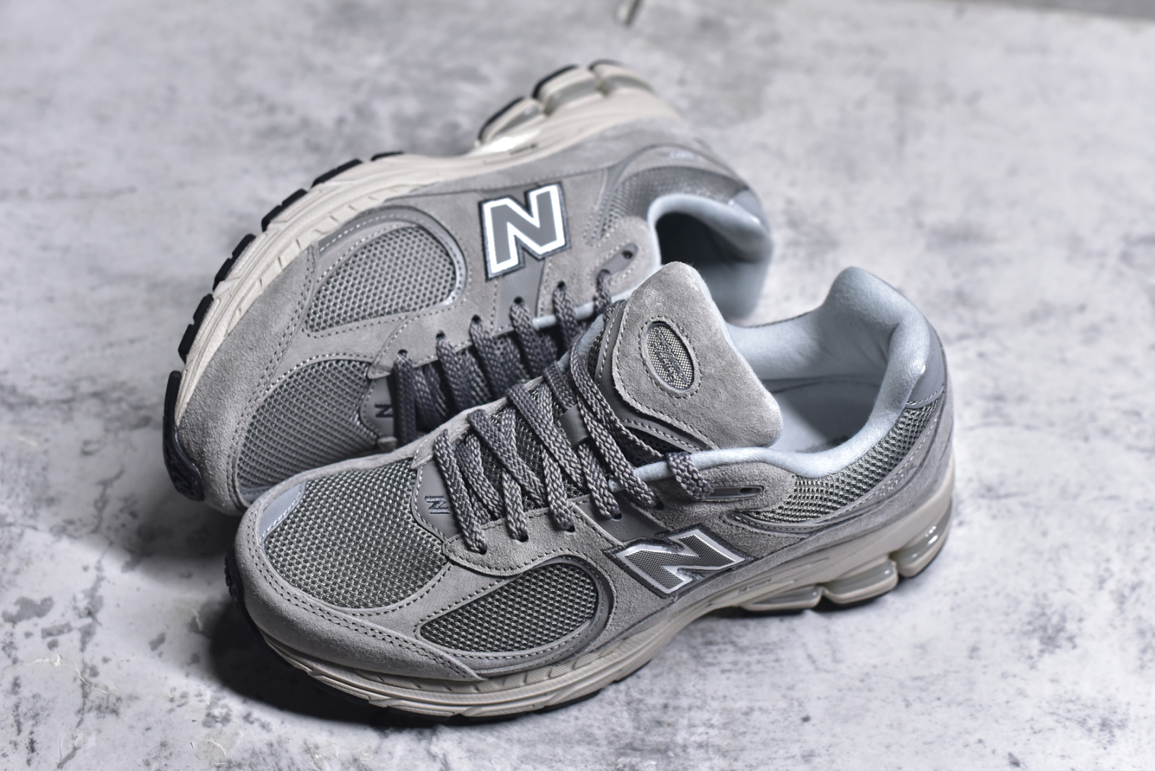 图片[7]-#M纯原 New Balance ML2002RC 元祖灰 NB新百伦潮流复古织物皮革减震防滑耐磨轻便低帮跑步鞋 原档数据独立私模大底 唯一正确六层组合大底 RB前软后硬 百分百还原原鞋脚感 基于市场现有版本全新升级调整 NB市场最强产物 全网最全配色加持 全套原楦原纸板原厂数据开发 全鞋电脑针车加持 原厂网布 原装进口头层翻毛皮料正确绒感卡色 正确中底拉帮中底网布细节 一比一手工擦旧效果 冲裁组合 匠心打造 耗时两个月开发完成 工艺极其复杂难度可想而知 高端零售专供产物 尺码：35.5 36 37 37.5 38 38.5 39.5 40 40.5 41.5 42 42.5 43 44 44.5 45 45.5 46.5 47 47.5-选品中心