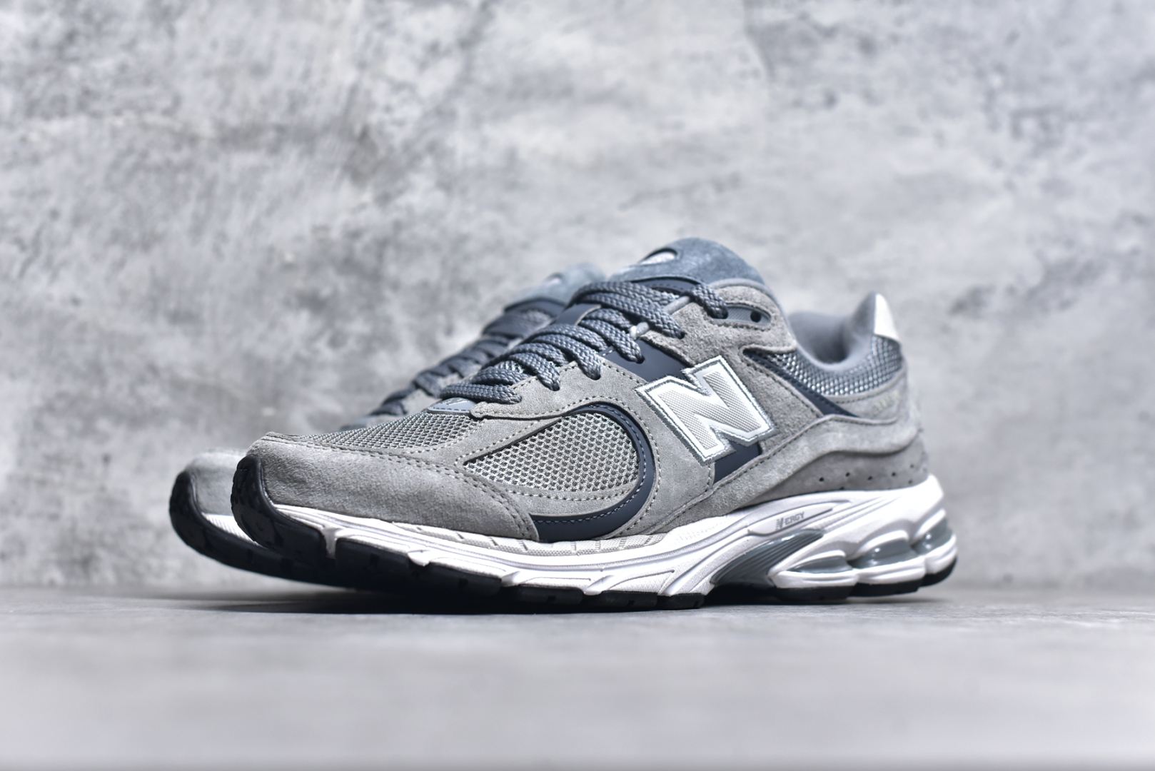 图片[2]-#＃M纯原 New Balance M2002RST 灰色 NB新百伦潮流复古织物皮革减震防滑耐磨轻便低帮跑步鞋 原档数据独立私模大底 唯一正确六层组合大底 RB前软后硬 百分百还原原鞋脚感 基于市场现有版本全新升级调整 NB市场最强产物 全网最全配色加持 全套原楦原纸板原厂数据开发 全鞋电脑针车加持 原厂网布 原装进口头层翻毛皮料正确绒感卡色 正确中底拉帮中底网布细节 一比一手工擦旧效果 冲裁组合 匠心打造 耗时两个月开发完成 工艺极其复杂难度可想而知 高端零售专供产物 尺码：35.5 36 37 37.5 38 38.5 39.5 40 40.5 41.5 42 42.5 43 44 44.5 45 45.5 46.5 47 47.5-选品中心