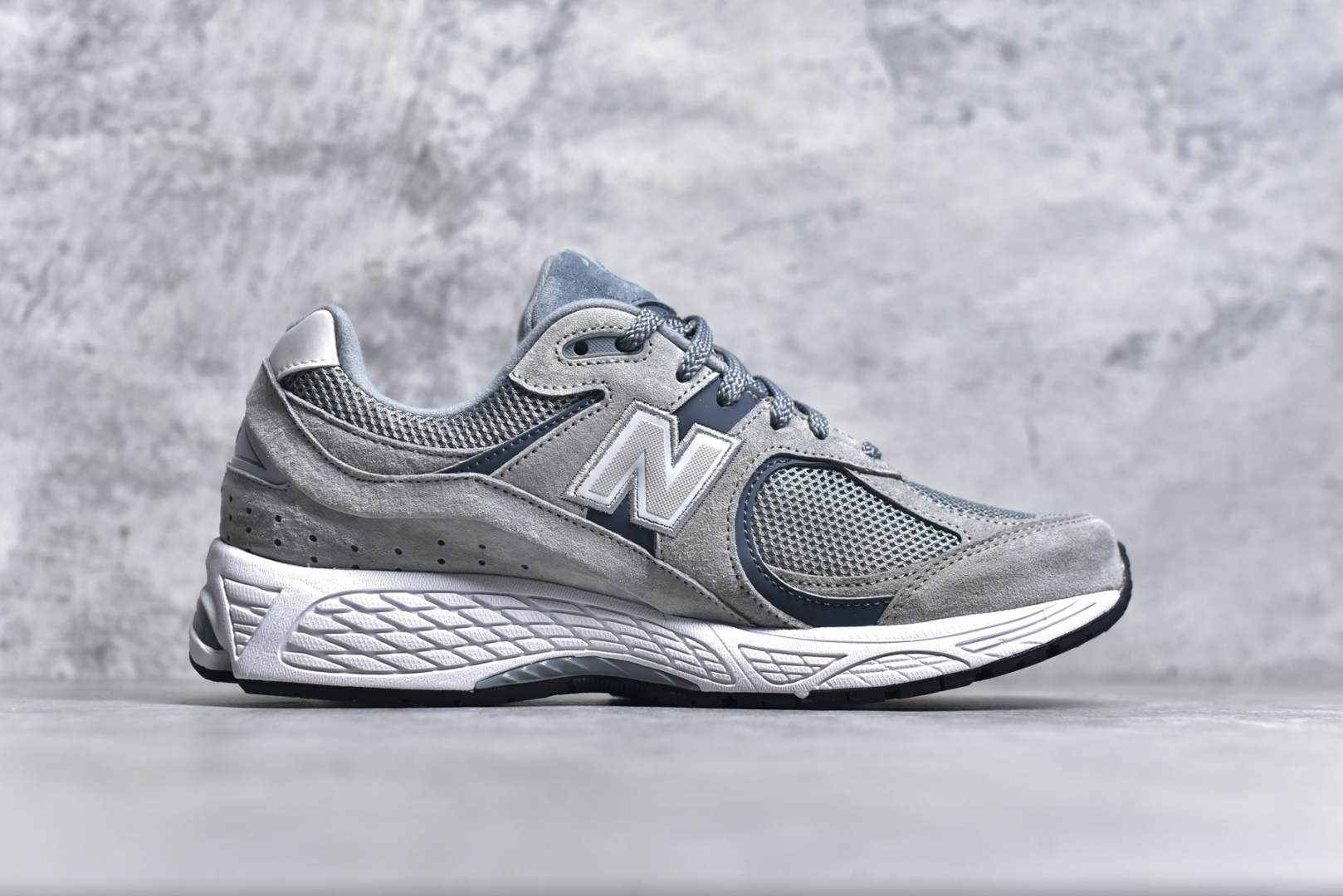 图片[3]-#＃M纯原 New Balance M2002RST 灰色 NB新百伦潮流复古织物皮革减震防滑耐磨轻便低帮跑步鞋 原档数据独立私模大底 唯一正确六层组合大底 RB前软后硬 百分百还原原鞋脚感 基于市场现有版本全新升级调整 NB市场最强产物 全网最全配色加持 全套原楦原纸板原厂数据开发 全鞋电脑针车加持 原厂网布 原装进口头层翻毛皮料正确绒感卡色 正确中底拉帮中底网布细节 一比一手工擦旧效果 冲裁组合 匠心打造 耗时两个月开发完成 工艺极其复杂难度可想而知 高端零售专供产物 尺码：35.5 36 37 37.5 38 38.5 39.5 40 40.5 41.5 42 42.5 43 44 44.5 45 45.5 46.5 47 47.5-选品中心