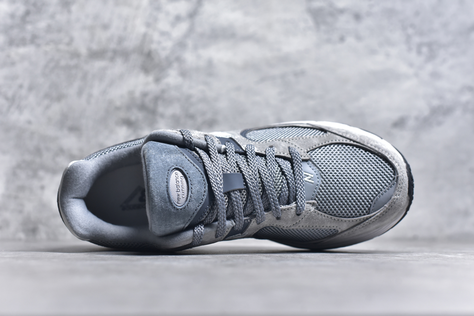 图片[4]-#＃M纯原 New Balance M2002RST 灰色 NB新百伦潮流复古织物皮革减震防滑耐磨轻便低帮跑步鞋 原档数据独立私模大底 唯一正确六层组合大底 RB前软后硬 百分百还原原鞋脚感 基于市场现有版本全新升级调整 NB市场最强产物 全网最全配色加持 全套原楦原纸板原厂数据开发 全鞋电脑针车加持 原厂网布 原装进口头层翻毛皮料正确绒感卡色 正确中底拉帮中底网布细节 一比一手工擦旧效果 冲裁组合 匠心打造 耗时两个月开发完成 工艺极其复杂难度可想而知 高端零售专供产物 尺码：35.5 36 37 37.5 38 38.5 39.5 40 40.5 41.5 42 42.5 43 44 44.5 45 45.5 46.5 47 47.5-选品中心