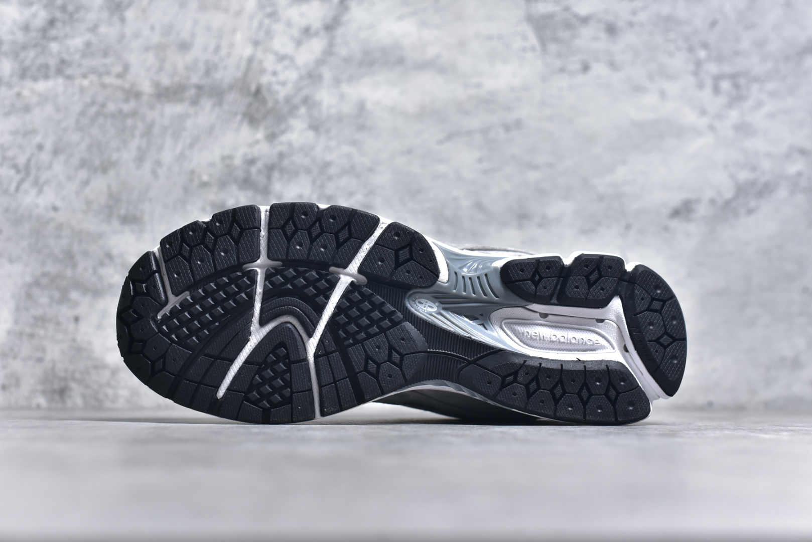 图片[6]-#＃M纯原 New Balance M2002RST 灰色 NB新百伦潮流复古织物皮革减震防滑耐磨轻便低帮跑步鞋 原档数据独立私模大底 唯一正确六层组合大底 RB前软后硬 百分百还原原鞋脚感 基于市场现有版本全新升级调整 NB市场最强产物 全网最全配色加持 全套原楦原纸板原厂数据开发 全鞋电脑针车加持 原厂网布 原装进口头层翻毛皮料正确绒感卡色 正确中底拉帮中底网布细节 一比一手工擦旧效果 冲裁组合 匠心打造 耗时两个月开发完成 工艺极其复杂难度可想而知 高端零售专供产物 尺码：35.5 36 37 37.5 38 38.5 39.5 40 40.5 41.5 42 42.5 43 44 44.5 45 45.5 46.5 47 47.5-选品中心