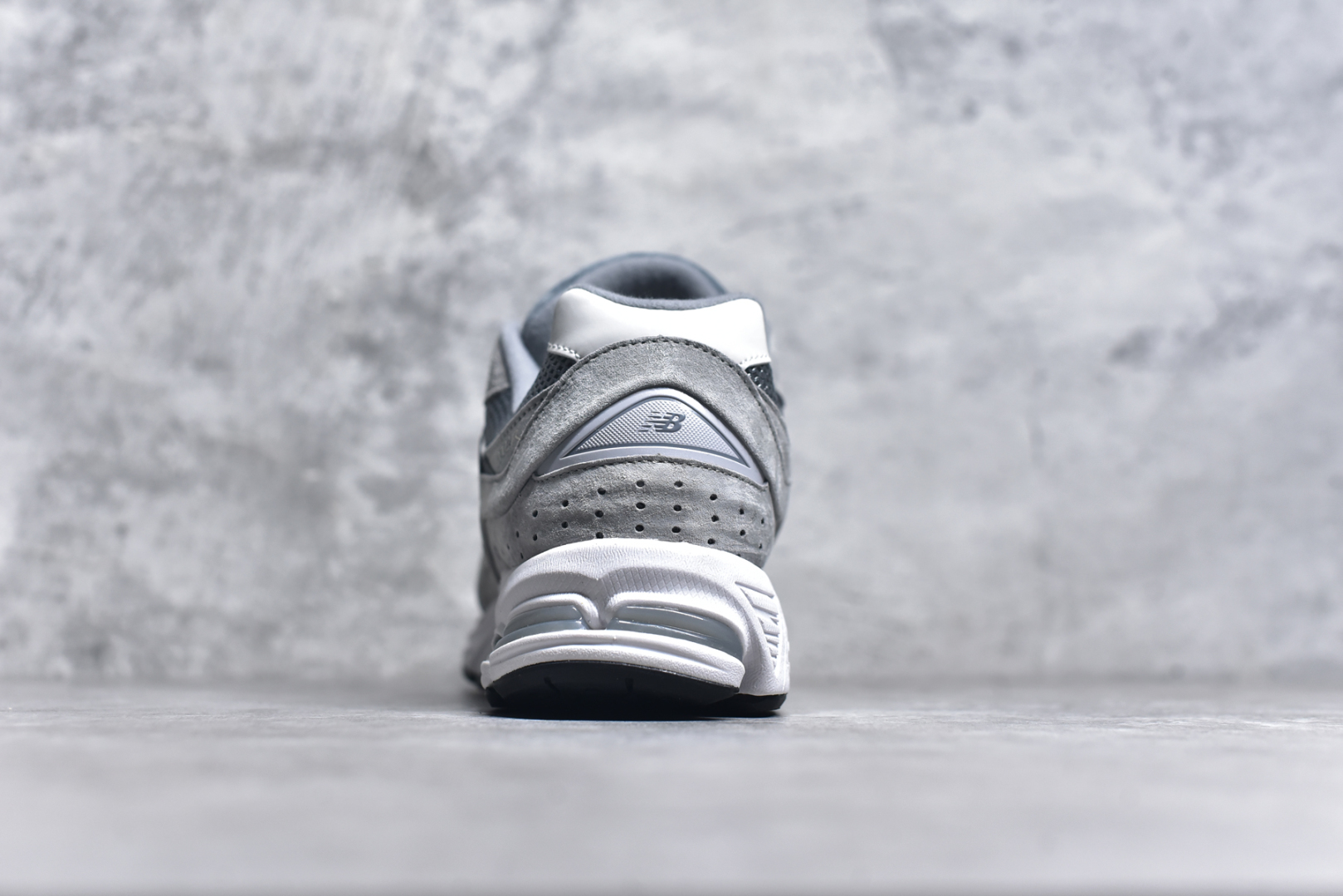 图片[5]-#＃M纯原 New Balance M2002RST 灰色 NB新百伦潮流复古织物皮革减震防滑耐磨轻便低帮跑步鞋 原档数据独立私模大底 唯一正确六层组合大底 RB前软后硬 百分百还原原鞋脚感 基于市场现有版本全新升级调整 NB市场最强产物 全网最全配色加持 全套原楦原纸板原厂数据开发 全鞋电脑针车加持 原厂网布 原装进口头层翻毛皮料正确绒感卡色 正确中底拉帮中底网布细节 一比一手工擦旧效果 冲裁组合 匠心打造 耗时两个月开发完成 工艺极其复杂难度可想而知 高端零售专供产物 尺码：35.5 36 37 37.5 38 38.5 39.5 40 40.5 41.5 42 42.5 43 44 44.5 45 45.5 46.5 47 47.5-选品中心