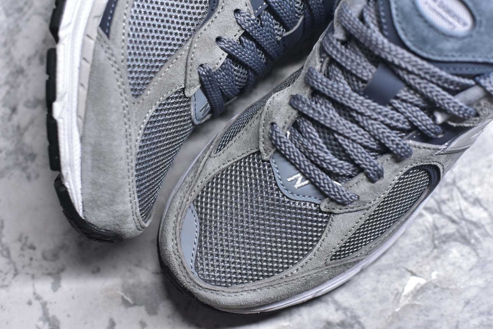 图片[8]-#＃M纯原 New Balance M2002RST 灰色 NB新百伦潮流复古织物皮革减震防滑耐磨轻便低帮跑步鞋 原档数据独立私模大底 唯一正确六层组合大底 RB前软后硬 百分百还原原鞋脚感 基于市场现有版本全新升级调整 NB市场最强产物 全网最全配色加持 全套原楦原纸板原厂数据开发 全鞋电脑针车加持 原厂网布 原装进口头层翻毛皮料正确绒感卡色 正确中底拉帮中底网布细节 一比一手工擦旧效果 冲裁组合 匠心打造 耗时两个月开发完成 工艺极其复杂难度可想而知 高端零售专供产物 尺码：35.5 36 37 37.5 38 38.5 39.5 40 40.5 41.5 42 42.5 43 44 44.5 45 45.5 46.5 47 47.5-选品中心