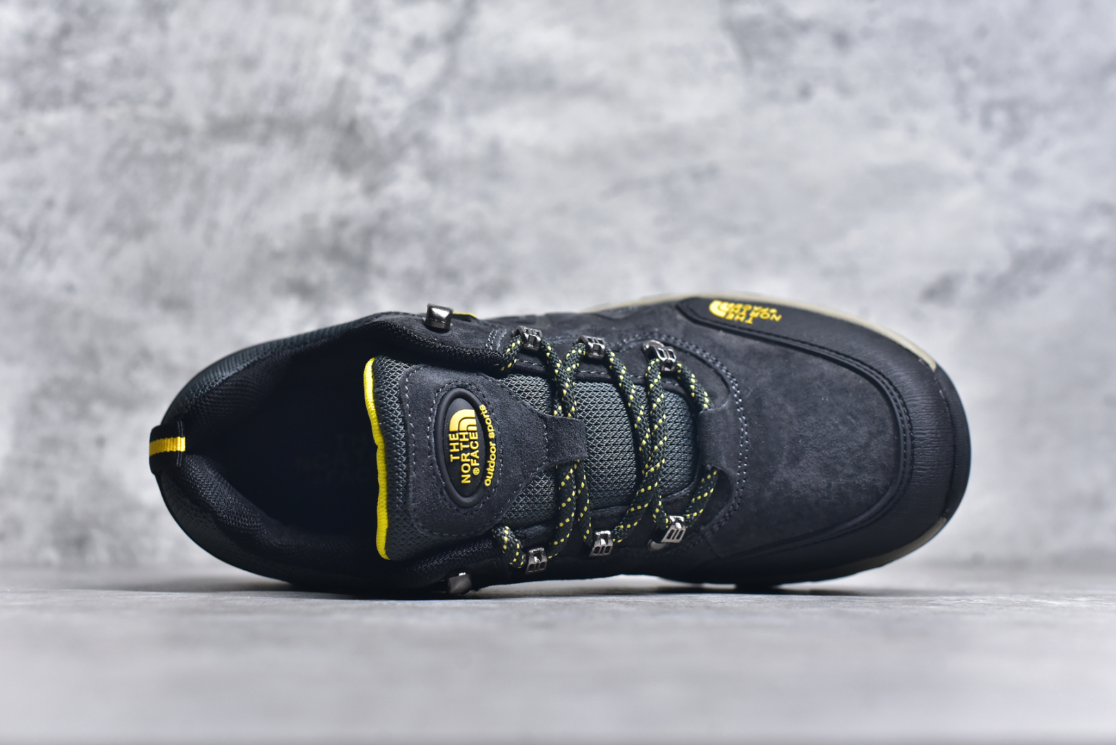 图片[4]-#The North Face 北面 乐斯菲斯户外运动休闲登山鞋越野徒步鞋 #广东大厂品质 面料采用进口磨砂牛皮 鞋底采用Vibram黄金大底 专门为鞋底设计的橡胶以出色的耐磨性 良好的防滑性或得不少户外运动爱好者的喜欢 专业户外登山品牌（北面）The North Face自1966年创立，由两位热爱登山徒步的年轻登山者于美西旧金山开创，不断透过研发与创新，并且将最先进的技术结合在服装与鞋款设计，生产多种外型帅气且专业能力非常强的户外运动装备而备受欢迎。 尺码：39-44 （运动码）-选品中心