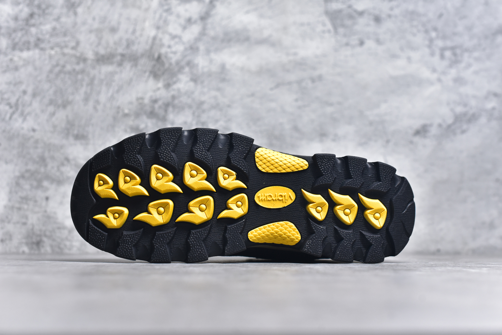 图片[6]-#The North Face 北面 乐斯菲斯户外运动休闲登山鞋越野徒步鞋 #广东大厂品质 面料采用进口磨砂牛皮 鞋底采用Vibram黄金大底 专门为鞋底设计的橡胶以出色的耐磨性 良好的防滑性或得不少户外运动爱好者的喜欢 专业户外登山品牌（北面）The North Face自1966年创立，由两位热爱登山徒步的年轻登山者于美西旧金山开创，不断透过研发与创新，并且将最先进的技术结合在服装与鞋款设计，生产多种外型帅气且专业能力非常强的户外运动装备而备受欢迎。 尺码：39-44 （运动码）-选品中心