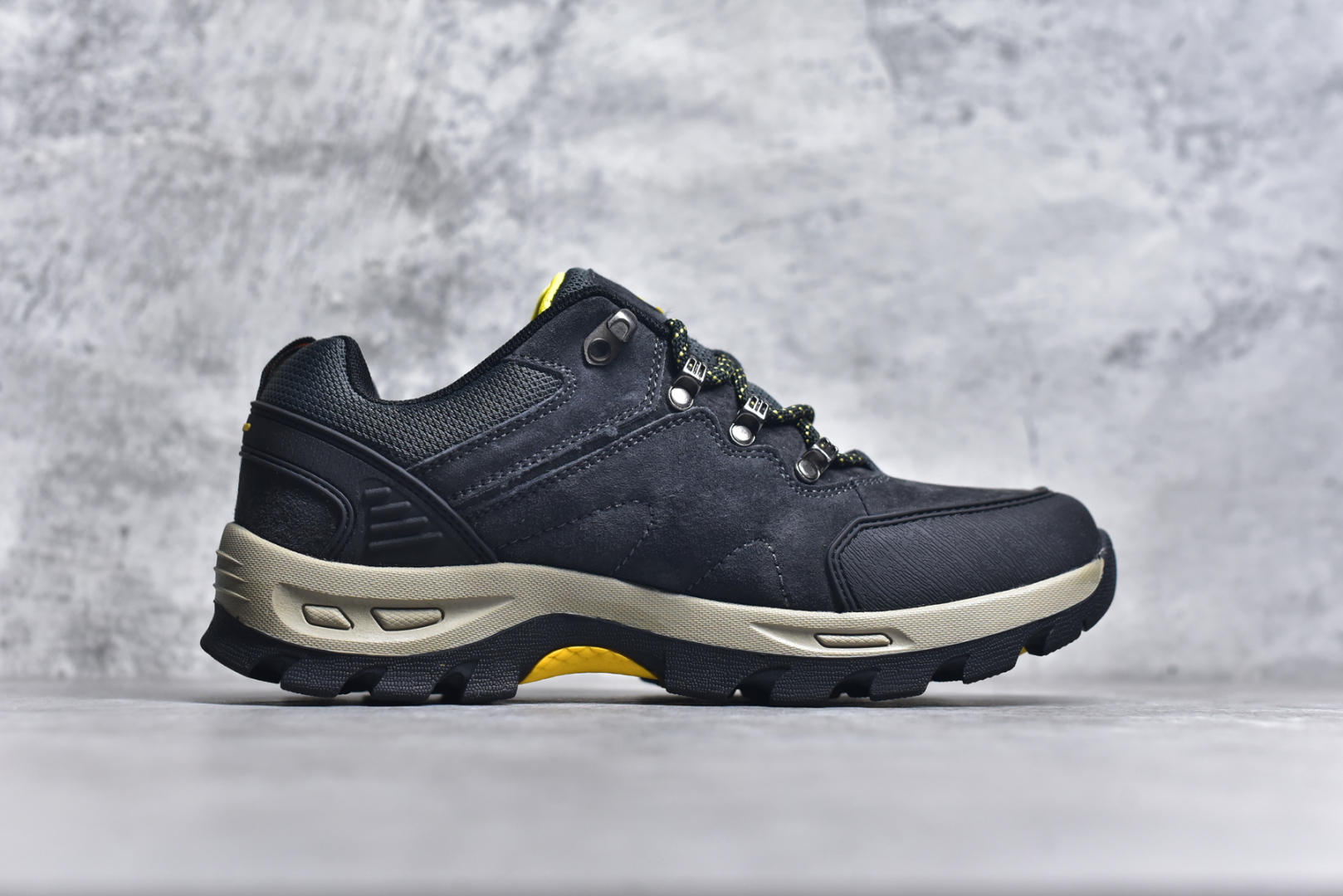 图片[3]-#The North Face 北面 乐斯菲斯户外运动休闲登山鞋越野徒步鞋 #广东大厂品质 面料采用进口磨砂牛皮 鞋底采用Vibram黄金大底 专门为鞋底设计的橡胶以出色的耐磨性 良好的防滑性或得不少户外运动爱好者的喜欢 专业户外登山品牌（北面）The North Face自1966年创立，由两位热爱登山徒步的年轻登山者于美西旧金山开创，不断透过研发与创新，并且将最先进的技术结合在服装与鞋款设计，生产多种外型帅气且专业能力非常强的户外运动装备而备受欢迎。 尺码：39-44 （运动码）-选品中心