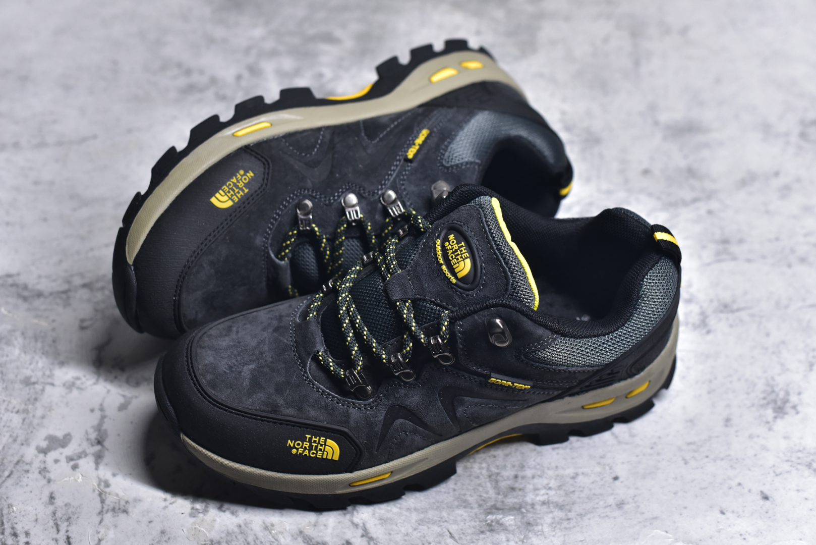 图片[7]-#The North Face 北面 乐斯菲斯户外运动休闲登山鞋越野徒步鞋 #广东大厂品质 面料采用进口磨砂牛皮 鞋底采用Vibram黄金大底 专门为鞋底设计的橡胶以出色的耐磨性 良好的防滑性或得不少户外运动爱好者的喜欢 专业户外登山品牌（北面）The North Face自1966年创立，由两位热爱登山徒步的年轻登山者于美西旧金山开创，不断透过研发与创新，并且将最先进的技术结合在服装与鞋款设计，生产多种外型帅气且专业能力非常强的户外运动装备而备受欢迎。 尺码：39-44 （运动码）-选品中心