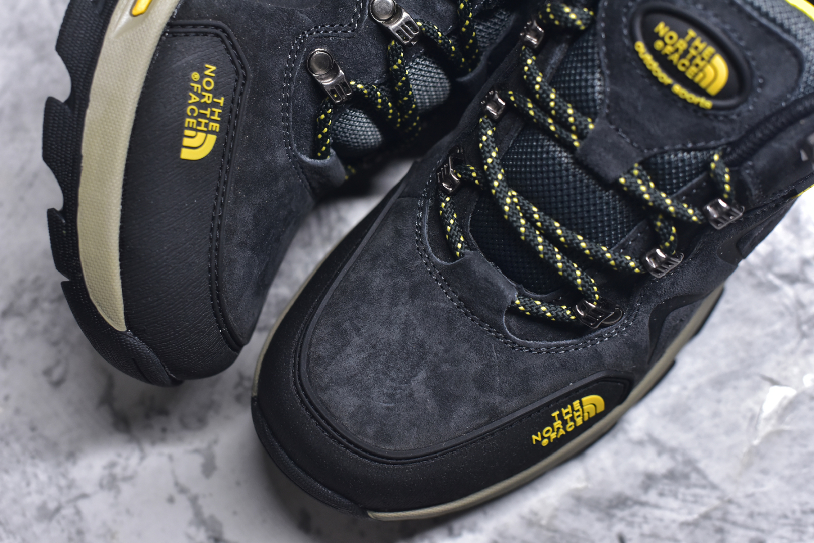 图片[8]-#The North Face 北面 乐斯菲斯户外运动休闲登山鞋越野徒步鞋 #广东大厂品质 面料采用进口磨砂牛皮 鞋底采用Vibram黄金大底 专门为鞋底设计的橡胶以出色的耐磨性 良好的防滑性或得不少户外运动爱好者的喜欢 专业户外登山品牌（北面）The North Face自1966年创立，由两位热爱登山徒步的年轻登山者于美西旧金山开创，不断透过研发与创新，并且将最先进的技术结合在服装与鞋款设计，生产多种外型帅气且专业能力非常强的户外运动装备而备受欢迎。 尺码：39-44 （运动码）-选品中心