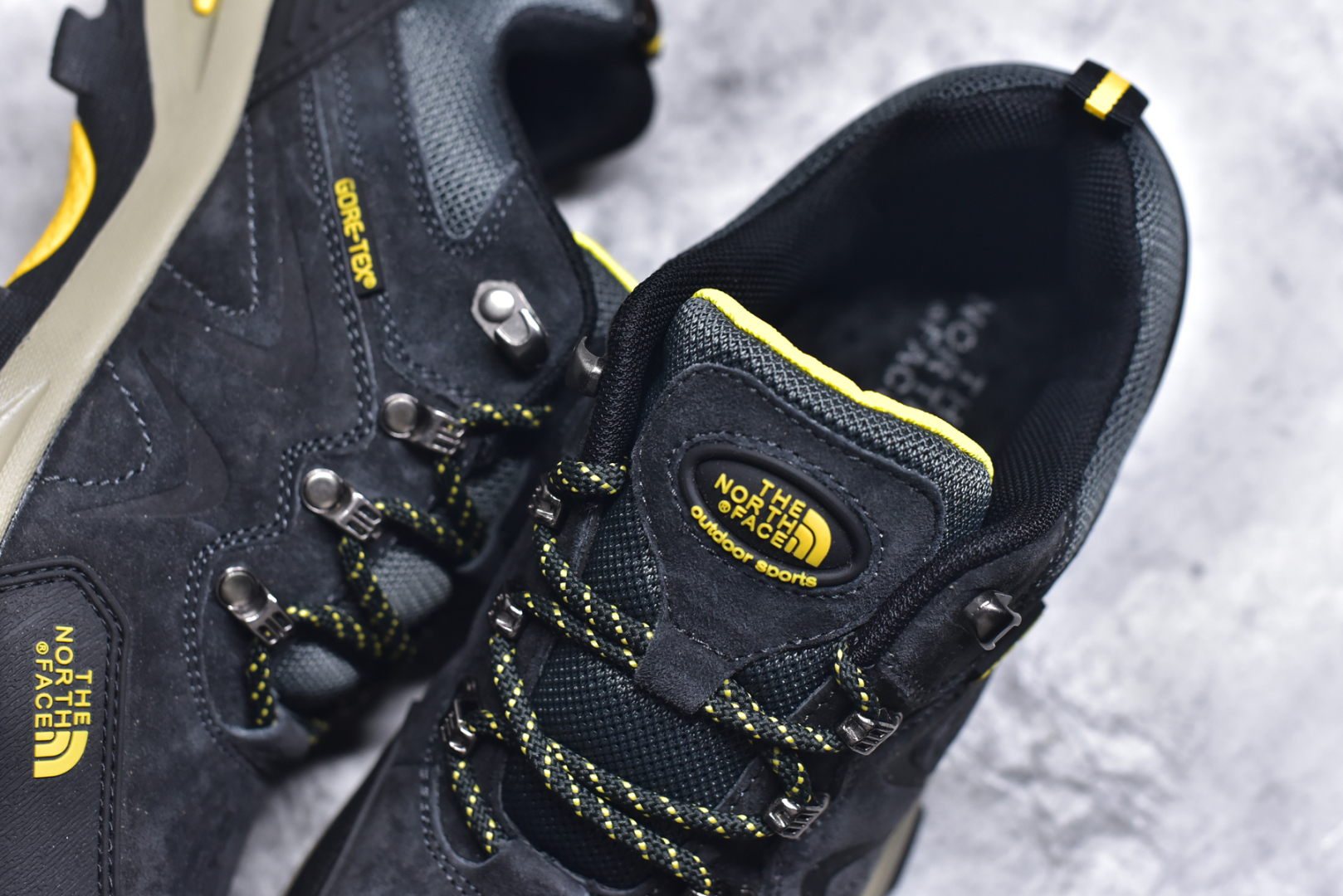 图片[9]-#The North Face 北面 乐斯菲斯户外运动休闲登山鞋越野徒步鞋 #广东大厂品质 面料采用进口磨砂牛皮 鞋底采用Vibram黄金大底 专门为鞋底设计的橡胶以出色的耐磨性 良好的防滑性或得不少户外运动爱好者的喜欢 专业户外登山品牌（北面）The North Face自1966年创立，由两位热爱登山徒步的年轻登山者于美西旧金山开创，不断透过研发与创新，并且将最先进的技术结合在服装与鞋款设计，生产多种外型帅气且专业能力非常强的户外运动装备而备受欢迎。 尺码：39-44 （运动码）-选品中心