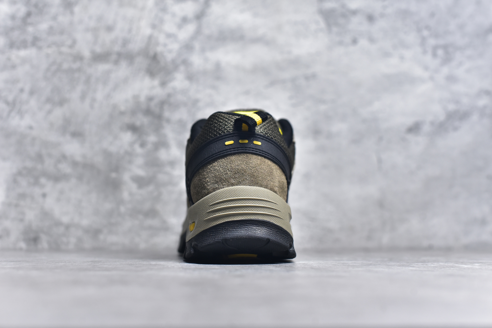 图片[5]-#The North Face 北面 乐斯菲斯户外运动休闲登山鞋越野徒步鞋 #广东大厂品质 面料采用进口磨砂牛皮 鞋底采用Vibram黄金大底 专门为鞋底设计的橡胶以出色的耐磨性 良好的防滑性或得不少户外运动爱好者的喜欢 专业户外登山品牌（北面）The North Face自1966年创立，由两位热爱登山徒步的年轻登山者于美西旧金山开创，不断透过研发与创新，并且将最先进的技术结合在服装与鞋款设计，生产多种外型帅气且专业能力非常强的户外运动装备而备受欢迎。 尺码：39-44 （运动码）-选品中心