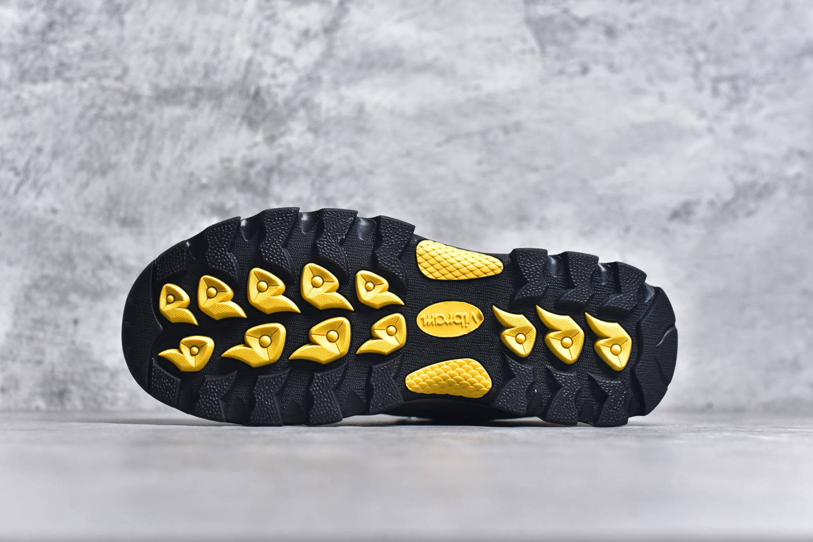 图片[6]-#The North Face 北面 乐斯菲斯户外运动休闲登山鞋越野徒步鞋 #广东大厂品质 面料采用进口磨砂牛皮 鞋底采用Vibram黄金大底 专门为鞋底设计的橡胶以出色的耐磨性 良好的防滑性或得不少户外运动爱好者的喜欢 专业户外登山品牌（北面）The North Face自1966年创立，由两位热爱登山徒步的年轻登山者于美西旧金山开创，不断透过研发与创新，并且将最先进的技术结合在服装与鞋款设计，生产多种外型帅气且专业能力非常强的户外运动装备而备受欢迎。 尺码：39-44 （运动码）-选品中心