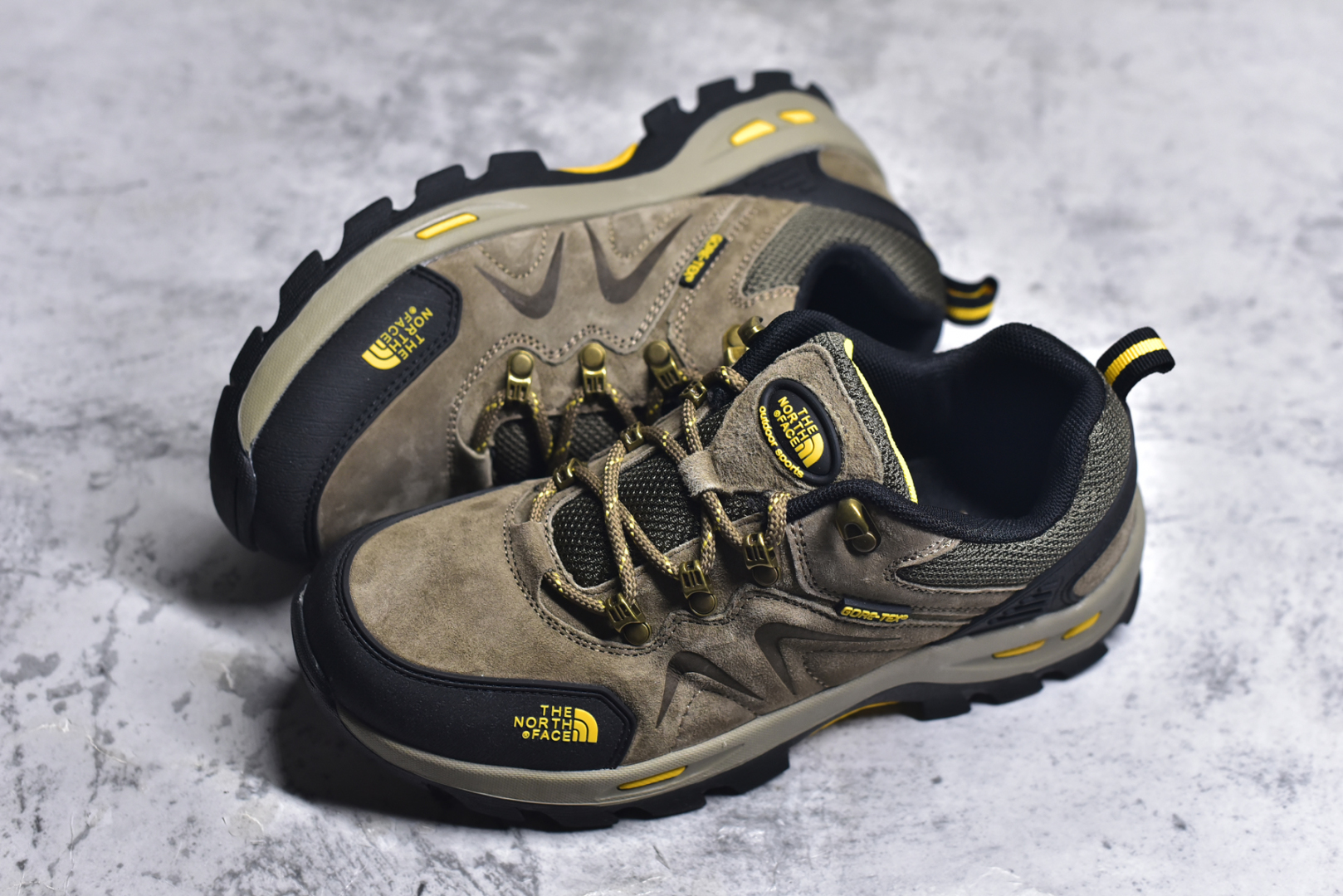 图片[7]-#The North Face 北面 乐斯菲斯户外运动休闲登山鞋越野徒步鞋 #广东大厂品质 面料采用进口磨砂牛皮 鞋底采用Vibram黄金大底 专门为鞋底设计的橡胶以出色的耐磨性 良好的防滑性或得不少户外运动爱好者的喜欢 专业户外登山品牌（北面）The North Face自1966年创立，由两位热爱登山徒步的年轻登山者于美西旧金山开创，不断透过研发与创新，并且将最先进的技术结合在服装与鞋款设计，生产多种外型帅气且专业能力非常强的户外运动装备而备受欢迎。 尺码：39-44 （运动码）-选品中心