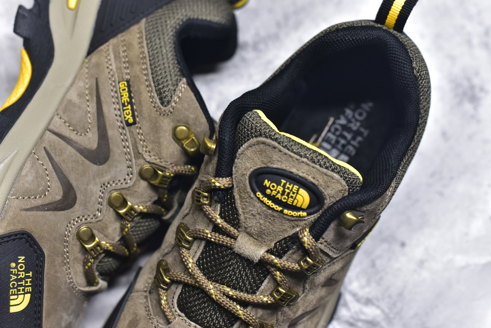 图片[9]-#The North Face 北面 乐斯菲斯户外运动休闲登山鞋越野徒步鞋 #广东大厂品质 面料采用进口磨砂牛皮 鞋底采用Vibram黄金大底 专门为鞋底设计的橡胶以出色的耐磨性 良好的防滑性或得不少户外运动爱好者的喜欢 专业户外登山品牌（北面）The North Face自1966年创立，由两位热爱登山徒步的年轻登山者于美西旧金山开创，不断透过研发与创新，并且将最先进的技术结合在服装与鞋款设计，生产多种外型帅气且专业能力非常强的户外运动装备而备受欢迎。 尺码：39-44 （运动码）-选品中心