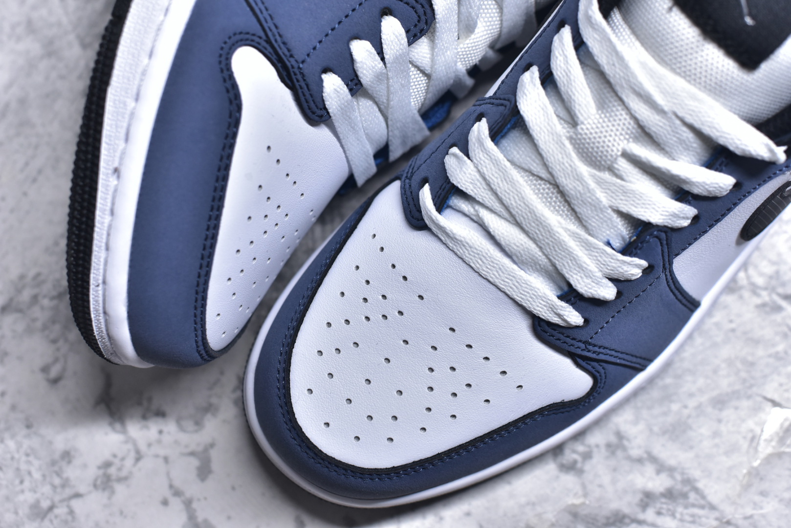 图片[8]-#K版 Air Jordan AJ1 Low 低帮 蓝白棕 HV5973-101 全新流水线出品 DT版本唯一平替选择 市场第二梯队最强版 全部原鞋开发 原楦原纸板开发 全鞋电脑针车 原厂内置全掌气垫 原盒内在原标 唯一Zp原版鞋带绑法 免检产品 全新2022版型 全头层皮料 完美零毛边处理 原厂配置全掌气垫 价格定位良心 几十个配色陆续出货 实拍调校N版已经零色差零失真 百分百还原实物色彩所见即所得 不存在货不对板色差等低级问题 选购参考实物拍摄 不混卖不参货 只用心做好货严格选品 承诺混一赔十 尺码：36 36.5 37.5 38 38.5 39 40 40.5 41 42 42.5 43 44 44.5 45-选品中心