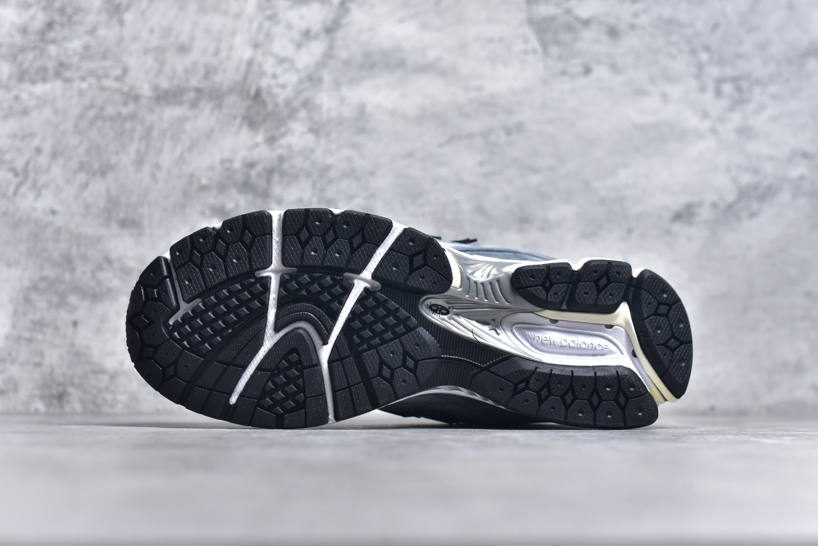 图片[6]-#M纯原 JJJJound x New Balance M2002RU2 灰蓝黑 NB新百伦潮流复古织物皮革减震防滑耐磨轻便低帮跑步鞋 原档数据独立私模大底 唯一正确六层组合大底 RB前软后硬 百分百还原原鞋脚感 基于市场现有版本全新升级调整 NB市场最强产物 全网最全配色加持 全套原楦原纸板原厂数据开发 全鞋电脑针车加持 原厂网布 原装进口头层翻毛皮料正确绒感卡色 正确中底拉帮中底网布细节 一比一手工擦旧效果 冲裁组合 匠心打造 耗时两个月开发完成 工艺极其复杂难度可想而知 高端零售专供产物 尺码：35.5 36 37 37.5 38 38.5 39.5 40 40.5 41.5 42 42.5 43 44 44.5 45 45.5 46.5 47 47.5-选品中心