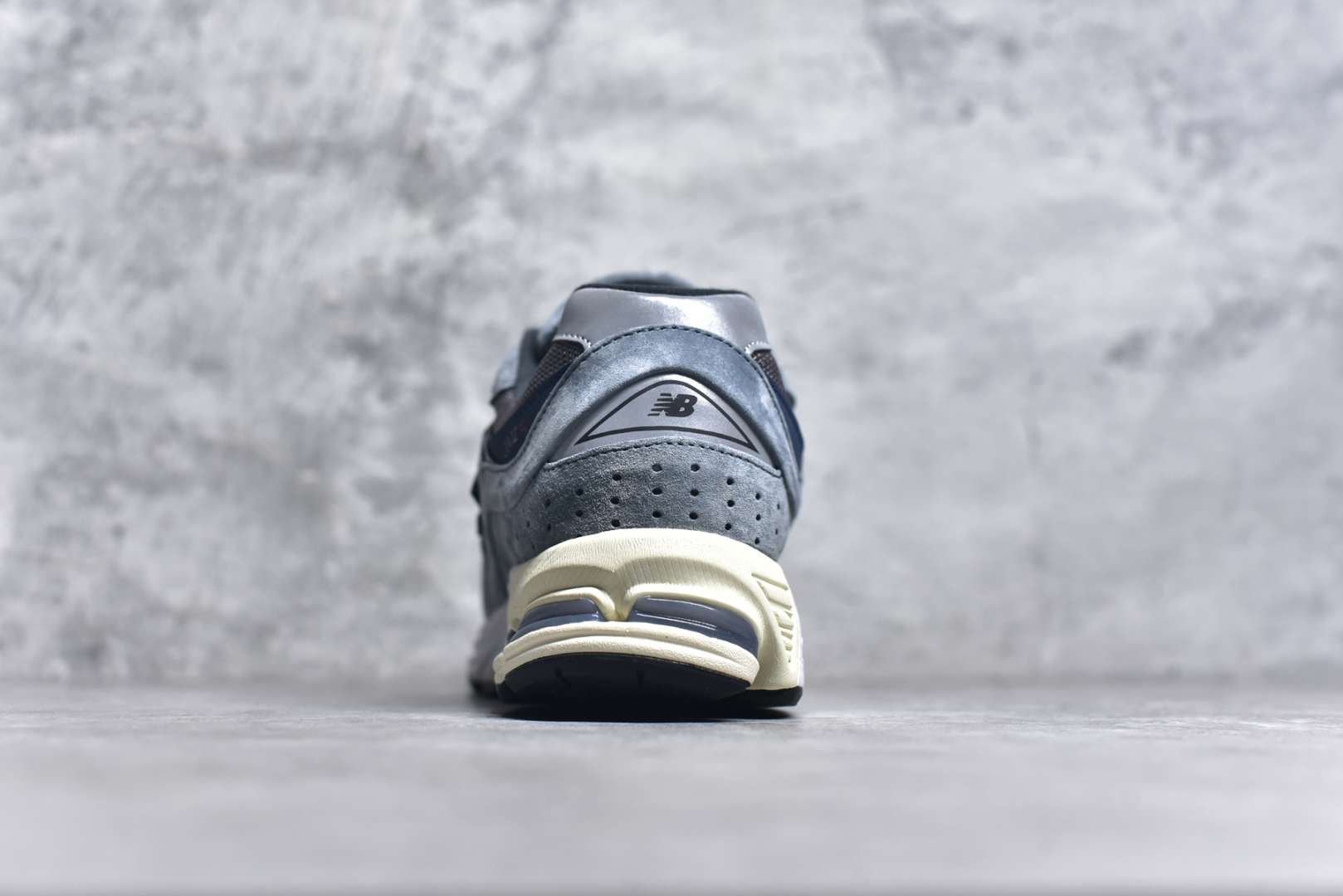 图片[5]-#M纯原 JJJJound x New Balance M2002RU2 灰蓝黑 NB新百伦潮流复古织物皮革减震防滑耐磨轻便低帮跑步鞋 原档数据独立私模大底 唯一正确六层组合大底 RB前软后硬 百分百还原原鞋脚感 基于市场现有版本全新升级调整 NB市场最强产物 全网最全配色加持 全套原楦原纸板原厂数据开发 全鞋电脑针车加持 原厂网布 原装进口头层翻毛皮料正确绒感卡色 正确中底拉帮中底网布细节 一比一手工擦旧效果 冲裁组合 匠心打造 耗时两个月开发完成 工艺极其复杂难度可想而知 高端零售专供产物 尺码：35.5 36 37 37.5 38 38.5 39.5 40 40.5 41.5 42 42.5 43 44 44.5 45 45.5 46.5 47 47.5-选品中心