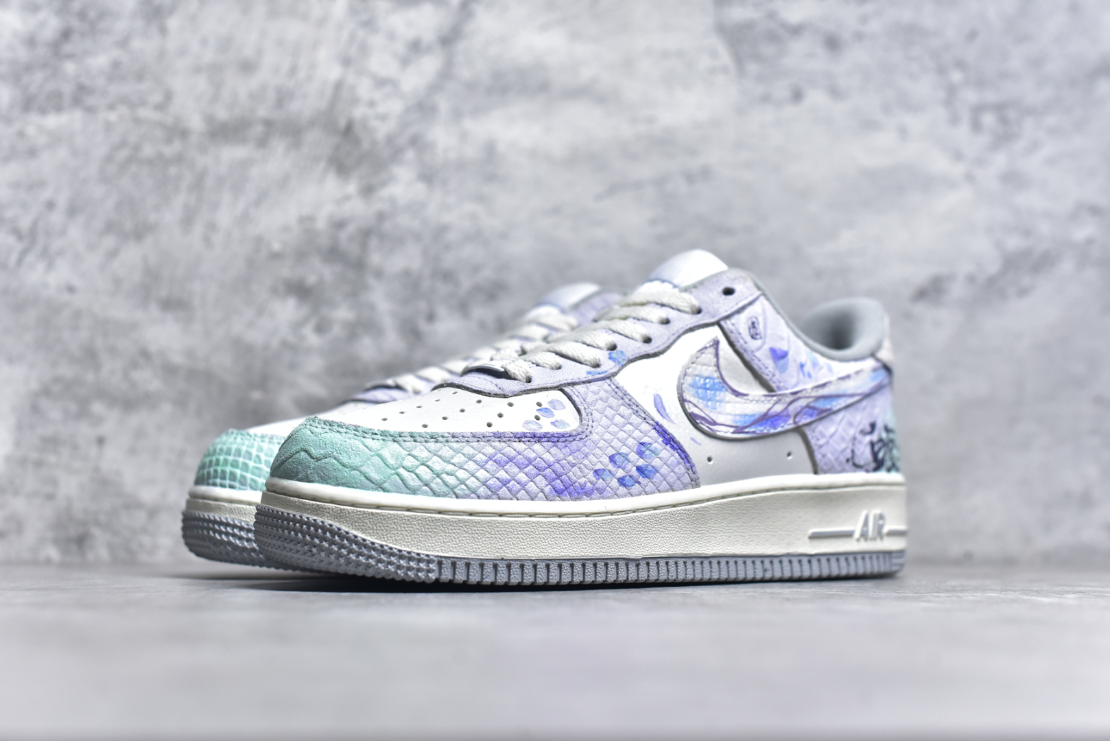 图片[2]-#Nk Air Force 1\’07 Low \”Viper\” CNY蛇年限定 灵蛇起航 礼盒版 空军一号低帮休闲运动板鞋 DX2678-666 #展望灵蛇之年，前方是无限可能的崭新征程。在学习的赛道上，我们要以灵蛇的敏锐，洞察知识的奥秘，像它蜕皮成长那般，勇敢突破舒适区，不断提升自我。工作中，凭借灵蛇的灵活，巧妙应对各种挑战，在创新的浪潮里勇立潮头，追逐更高的职业理想 尺码：36 36.5 37.5 38 38.5 39 40 40.5 41 42 42.5 43 44 44.5 45 9.D4-选品中心