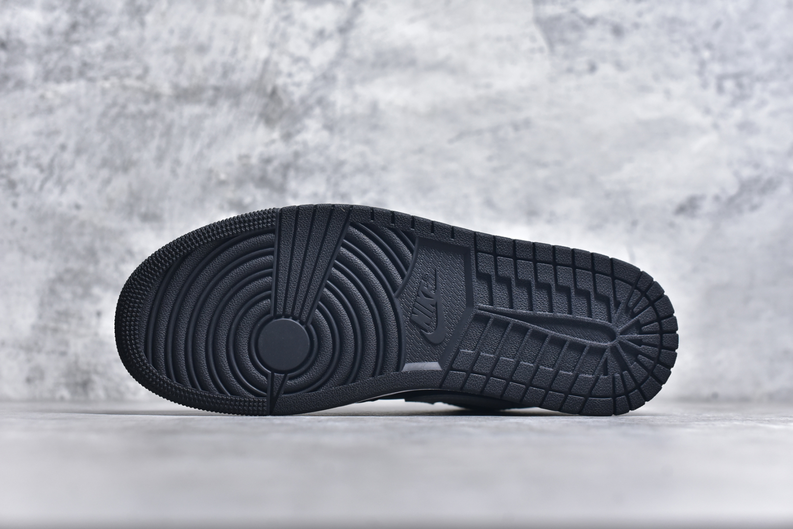 图片[6]-＃DT纯原 Air Jordan AJ1 Low 低帮 黑白 553558-043 终端优势供应 市面中低帮最具代表性版本没有之一 口碑大厂出品 品控大底版型不断改良更新 全套原纸板楦头开发 确保原汁原味 完美呈现版型 完美零毛边处理 原厂内置全掌气垫 价格定位良心 平台专用代工流水线出品 一眼公司既视感 拿到手的一瞬间就与众不同 碾压市面所有版本 全部原鞋开发 每一个配色都会采购原鞋确认细节 打破市面看图做货无好货之说 尺码：35.5 36 36.5 37.5 38 38.5 39 40 40.5 41 42 42.5 43 44 44.5 45 46-选品中心