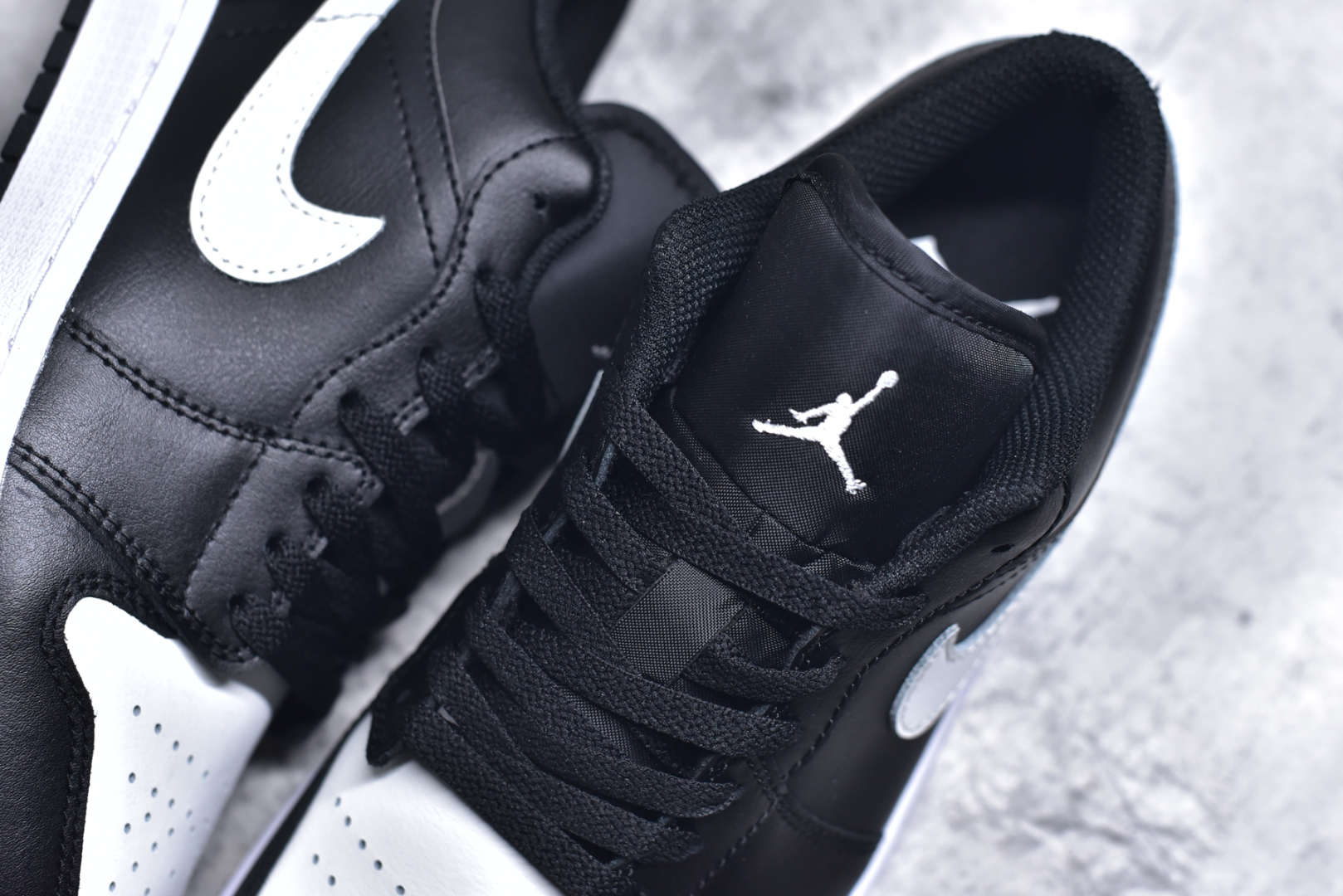 图片[9]-＃DT纯原 Air Jordan AJ1 Low 低帮 黑白 553558-043 终端优势供应 市面中低帮最具代表性版本没有之一 口碑大厂出品 品控大底版型不断改良更新 全套原纸板楦头开发 确保原汁原味 完美呈现版型 完美零毛边处理 原厂内置全掌气垫 价格定位良心 平台专用代工流水线出品 一眼公司既视感 拿到手的一瞬间就与众不同 碾压市面所有版本 全部原鞋开发 每一个配色都会采购原鞋确认细节 打破市面看图做货无好货之说 尺码：35.5 36 36.5 37.5 38 38.5 39 40 40.5 41 42 42.5 43 44 44.5 45 46-选品中心