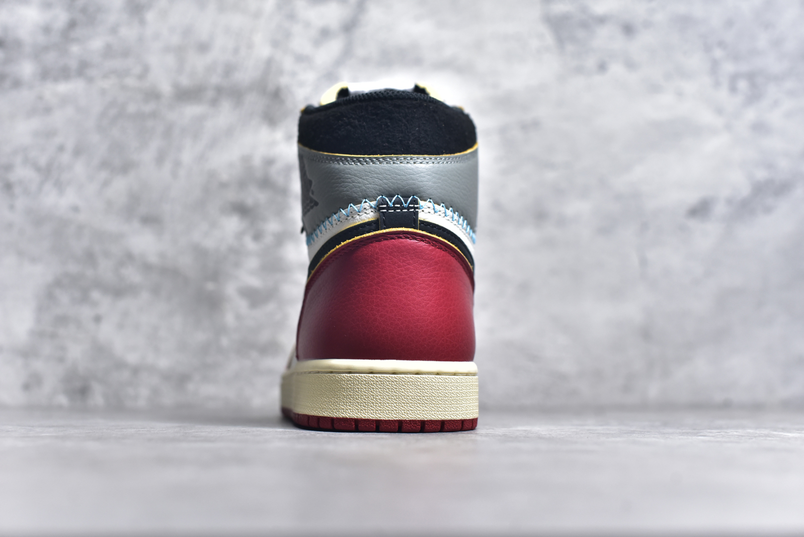 图片[5]-#PK纯原 Union x Air Jordan AJ1 Retro High NRG 联名四色拼接灰白红 HV8563-600 圈内最强系列 高端零售特供批次 产品品控稳定性领先行业 各方面均可对飙L版 良心定价不杀猪 SZ原厂全套原楦原纸板冲刀磨具开发 原厂皮料加持 原厂港宝加持定型后跟R度完美 同源原厂电绣 飞翼针数密度立体效果一致 百分百一致原鞋 原厂拉帮工艺 针距密度一致 后跟弧度收口自然不对折 极致一眼正品既视感 进口玻璃冲刀皮料裁剪零毛边 全鞋电脑针车工艺 品控清洁度最高QC检验标准 免检产品 原厂订购鞋盒、鞋标、防尘纸、鞋撑、鞋带 追求极致的原厂味道 尺码：36 36.5 37.5 38 38.5 39 40 40.5 41 42 42.5 43 44 44.5 45 46 47.5-选品中心