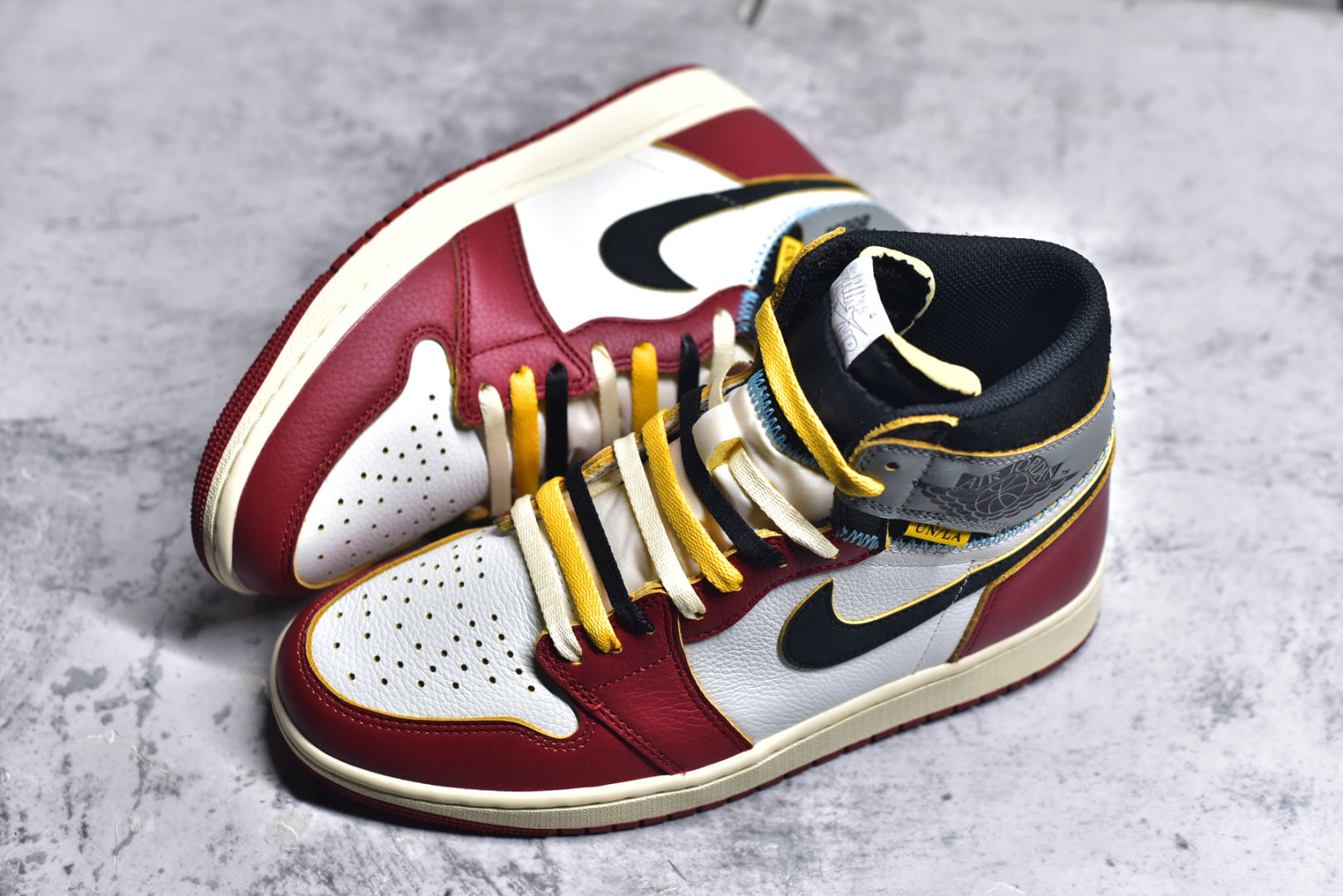 图片[7]-#PK纯原 Union x Air Jordan AJ1 Retro High NRG 联名四色拼接灰白红 HV8563-600 圈内最强系列 高端零售特供批次 产品品控稳定性领先行业 各方面均可对飙L版 良心定价不杀猪 SZ原厂全套原楦原纸板冲刀磨具开发 原厂皮料加持 原厂港宝加持定型后跟R度完美 同源原厂电绣 飞翼针数密度立体效果一致 百分百一致原鞋 原厂拉帮工艺 针距密度一致 后跟弧度收口自然不对折 极致一眼正品既视感 进口玻璃冲刀皮料裁剪零毛边 全鞋电脑针车工艺 品控清洁度最高QC检验标准 免检产品 原厂订购鞋盒、鞋标、防尘纸、鞋撑、鞋带 追求极致的原厂味道 尺码：36 36.5 37.5 38 38.5 39 40 40.5 41 42 42.5 43 44 44.5 45 46 47.5-选品中心