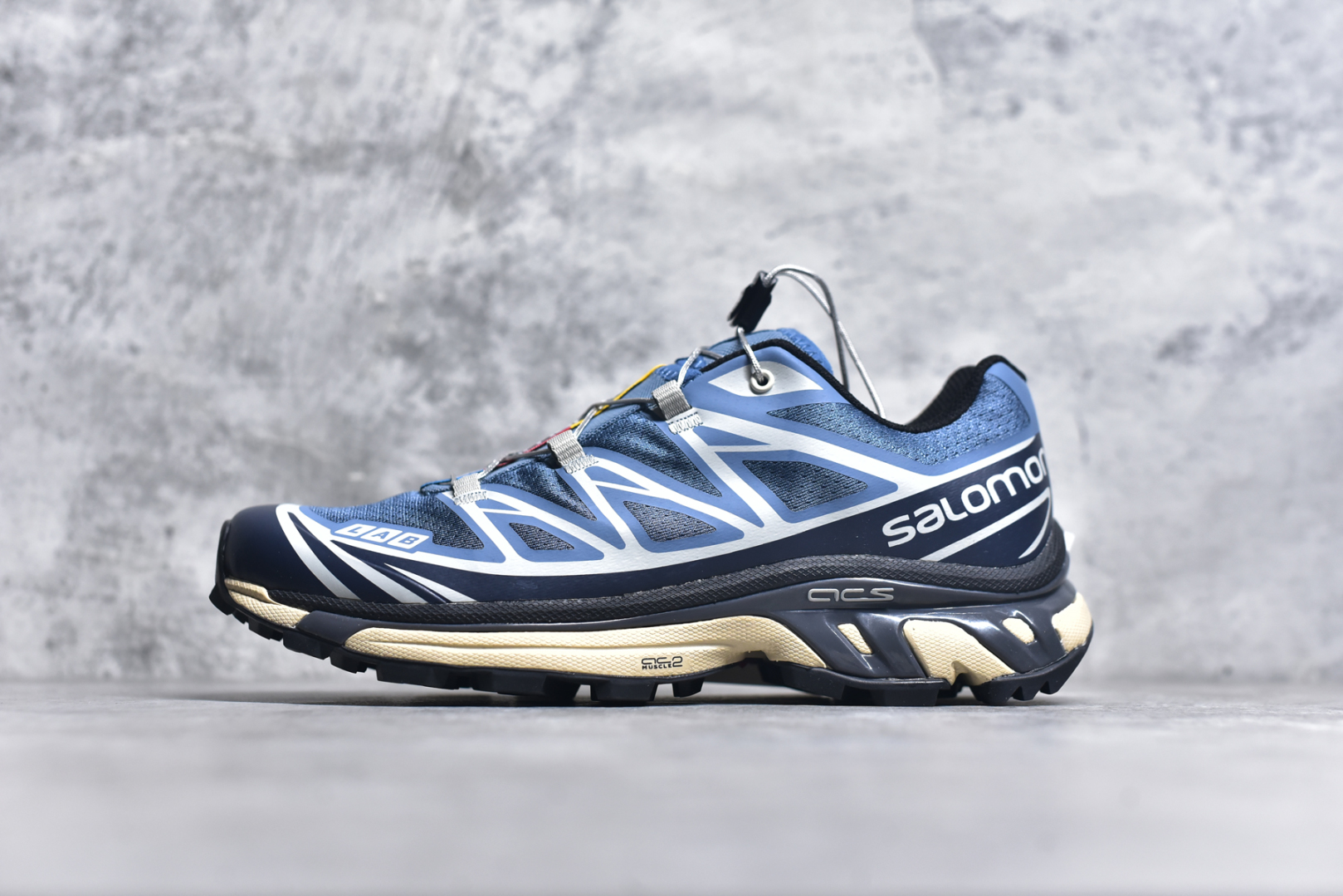 #纯原福利特价  Salomon系列. 萨洛蒙户外越野跑鞋 全套原纸板楦头开发 原厂特供网布配套加持 确保原汁原味 完美呈现版型 鞋面采用SENSIFIT贴合技术 全方位贴合包裹脚型 鞋跟部鞋底牵引设计 提供强大的抓地性能 更适应野外崎岖不平的道路 原档数据独家私模五层组合大底 男女鞋同步官方原装Ortholite轻量化鞋垫 中底布带钢印编号 原厂TPU锁扣 进口港宝加持 后跟自然饱满 还原公司包裹性 尺码：36 36.5 37.5 38 38.5 39 40 40.5 41 42 42.5 43 44 44.5 45-选品中心